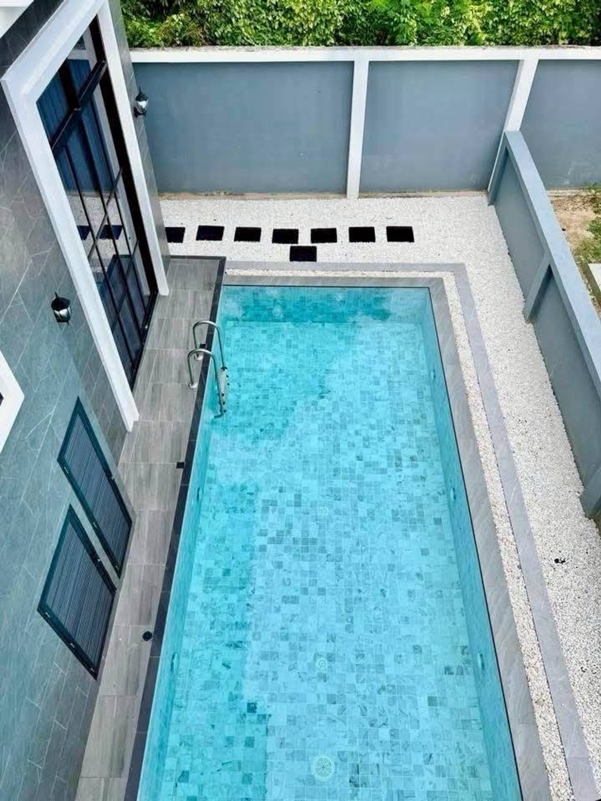 ให้เช่าพัทยา บางแสน ชลบุรี สัตหีบ : ให้เช่าด่วนบ้านพูลวิลล่า โครงการ อยู่ดี 2 พัทยา ขนาด 60 ตร.ว. พื้นที่ 240 ตร.ม. 3 ห้องนอน 4 ห้องน้ำ จดบริษัทได้ ราคาพิเศษ 80,000 บาท