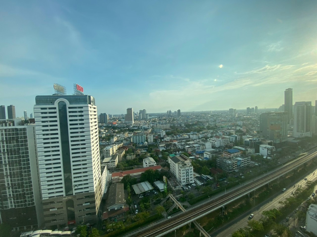 For SaleCondoWongwianyai, Charoennakor : Condo for sale Q House Condo Sathorn (Q House Condo Sathorn), size 48.23 square meters, next to BTS Krung Thonburi.