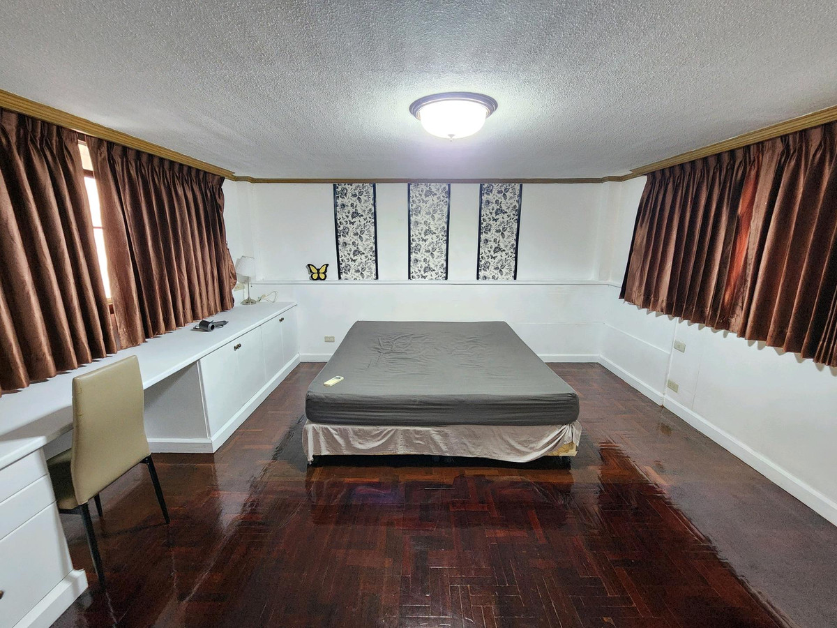 For RentTownhomeSukhumvit, Asoke, Thonglor : House for rent Ekkamai 12 near Donki Mall.