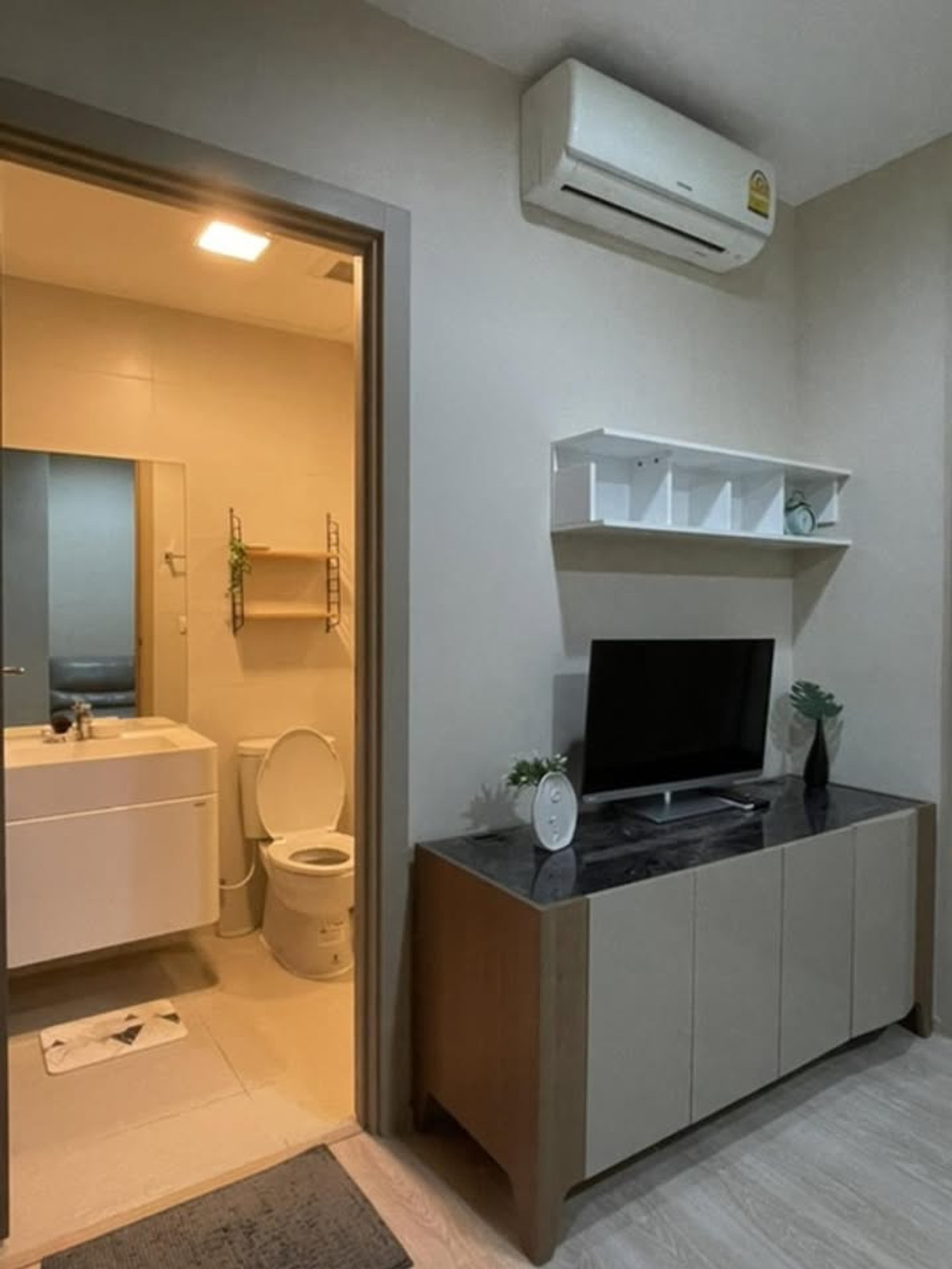 ให้เช่าคอนโดพระราม 9 เพชรบุรีตัดใหม่ RCA : เช่าคอนโด Condolette Midst Rama 9/คอนโดเลต มิสท์ พระราม 9 (B6811008)