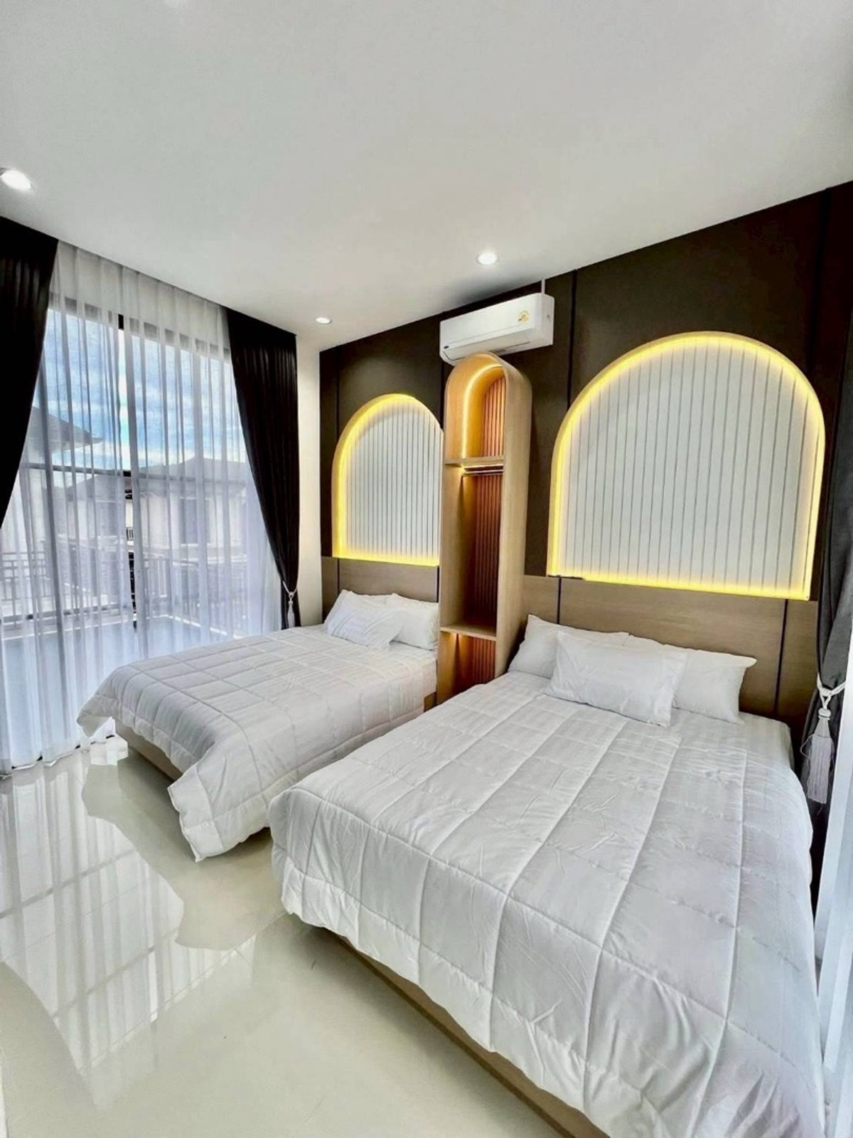 ให้เช่าพัทยา บางแสน ชลบุรี สัตหีบ : ให้เช่าด่วนบ้านพูลวิลล่า โครงการ อยู่ดี 2 พัทยา ขนาด 60 ตร.ว. พื้นที่ 240 ตร.ม. 3 ห้องนอน 4 ห้องน้ำ จดบริษัทได้ ราคาพิเศษ 80,000 บาท