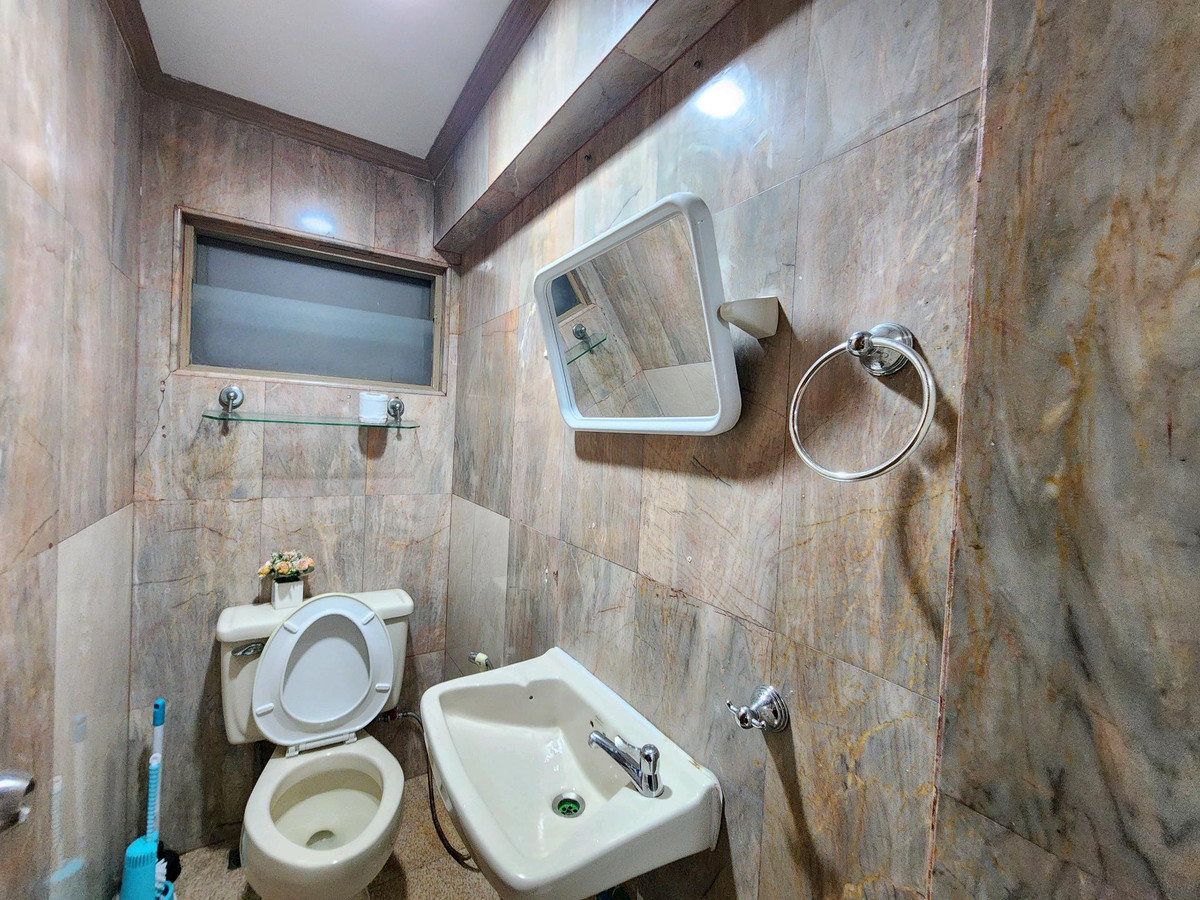 For RentTownhomeSukhumvit, Asoke, Thonglor : House for rent Ekkamai 12 near Donki Mall.