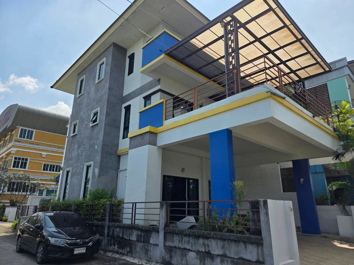 ขายขาดทุน บ้านแฝด 3 ชั้น หลังมุม 285 ตรม. ตกแต่งใหม่พร้อมอยู่ เข้าได้ 2 ทาง ซ.วัดส้มเกลี้ยง ซ.วัดพระเงิน อ.บางกรวย นนทบุรี Loading...