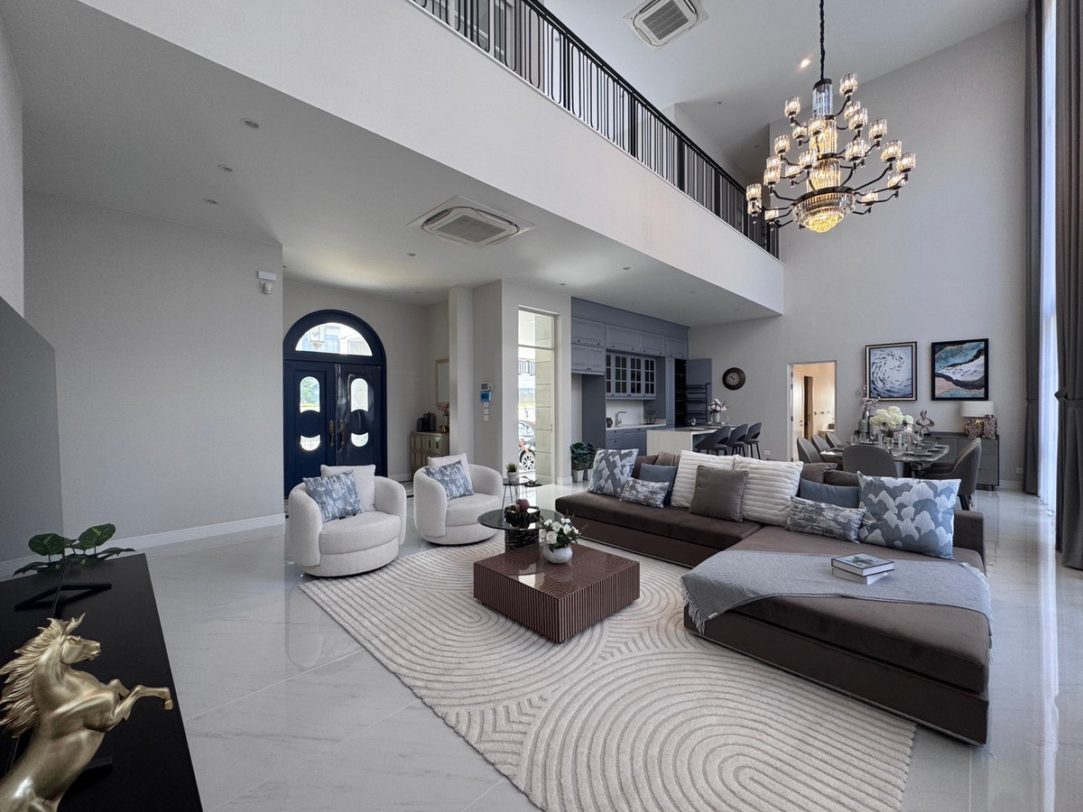 For RentHousePattanakan, Srinakarin : Narasiri Krungthep Kreetha: NoHo 5 554 sqm. 4bed 5bath + maid 500,000/month. Am: 0656199198