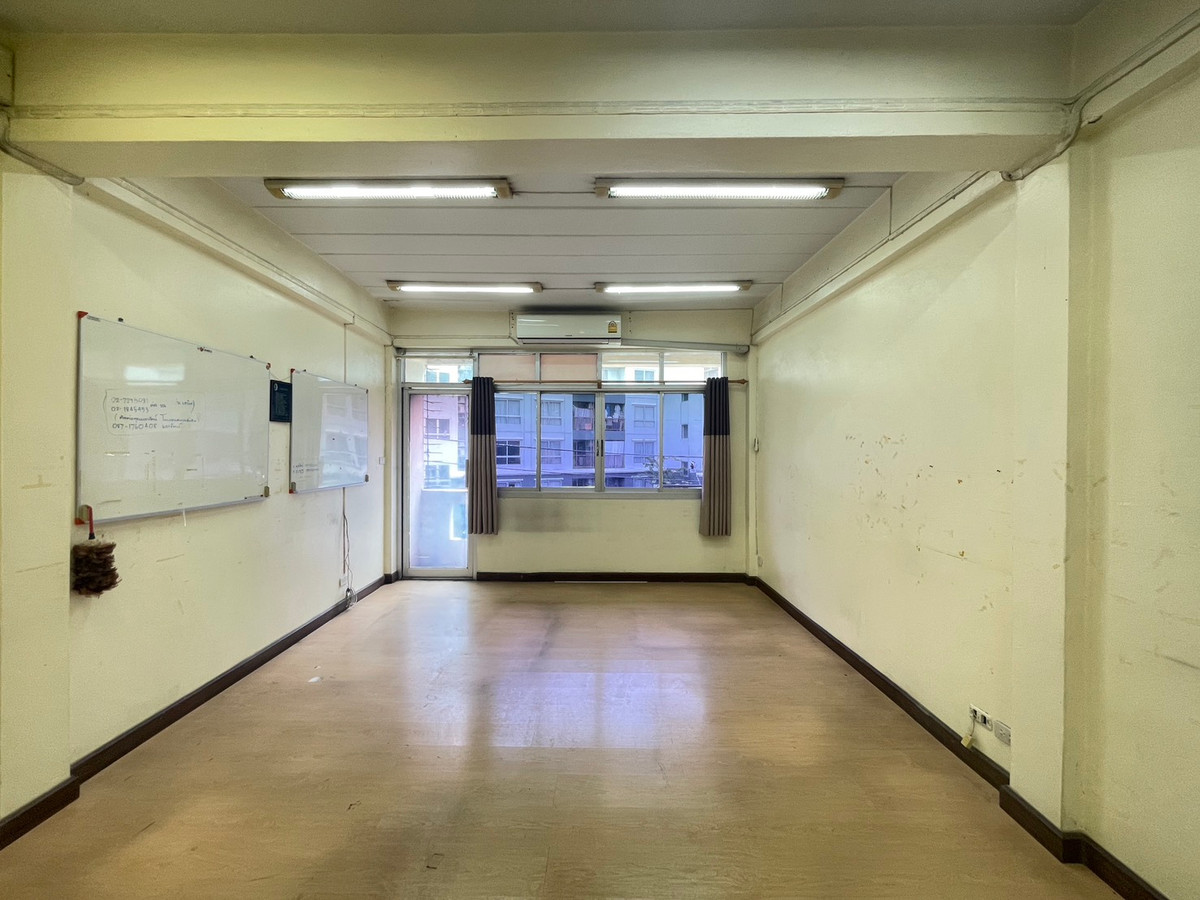 For SaleShop HouseRamkhamhaeng, Hua Mak : Urgent sale, 2 commercial buildings, Soi Ramkhamhaeng 12.