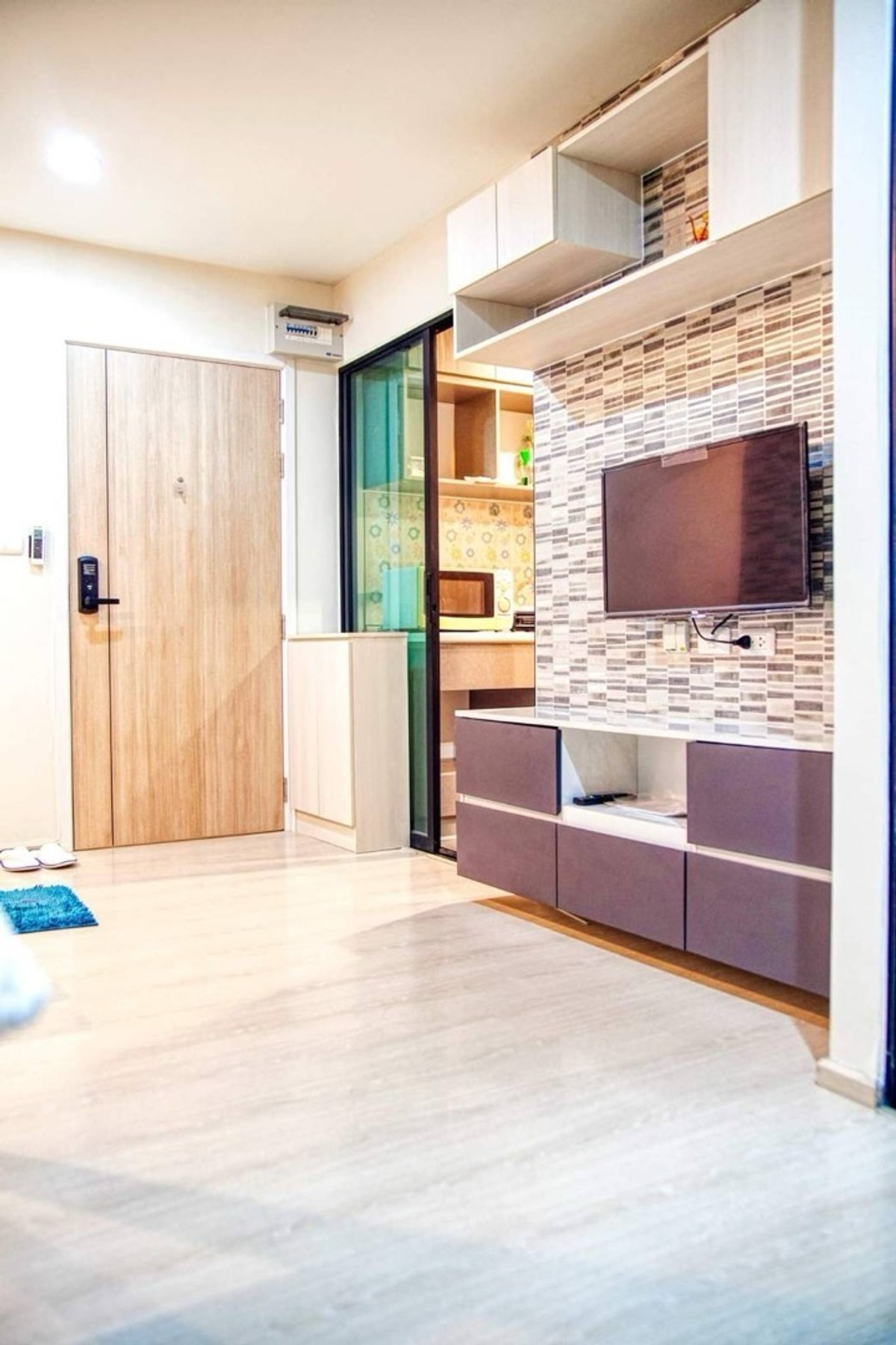 For RentCondoBangna, Bearing, Lasalle : Condo for rent, The Excel Groove Lasalle, very HOT price, only 9,000 baht/month. Room size 31 sq m, 2nd floor, fully furnished + electrical appliances. Pack your bags and move in immediately. Good location near Sukhumvit Road. And near BTS including the Y