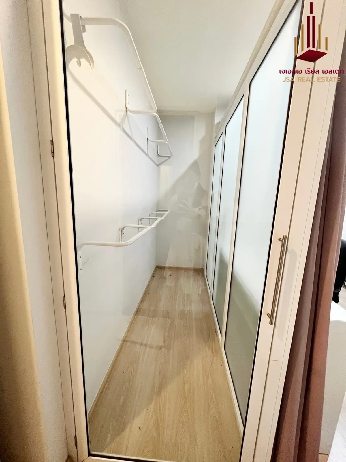 For RentCondoRatchadapisek, Huaikwang, Suttisan : ✨ For Rent: Noble Revolve Ratchada Condo ✨ 💰 Only 30,000 THB/month