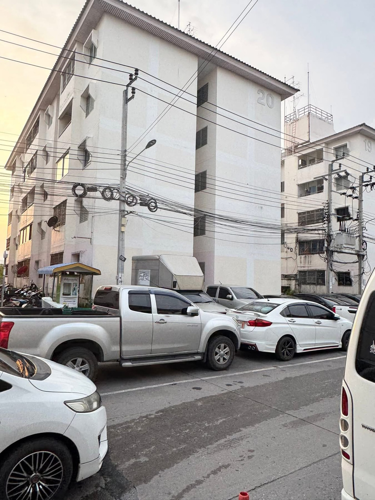 ขายคอนโดลาดกระบัง สุวรรณภูมิ : ขายบ้านเอื้ออาทร สุวรรณภูมิ 1 วัดศรีวารีน้อย ชั้น 1 ห้องหัวมุม ใกล้วินมอเตอร์ไซด์ เซเว่น ตลาด ศูนย์เด็กเล็ก