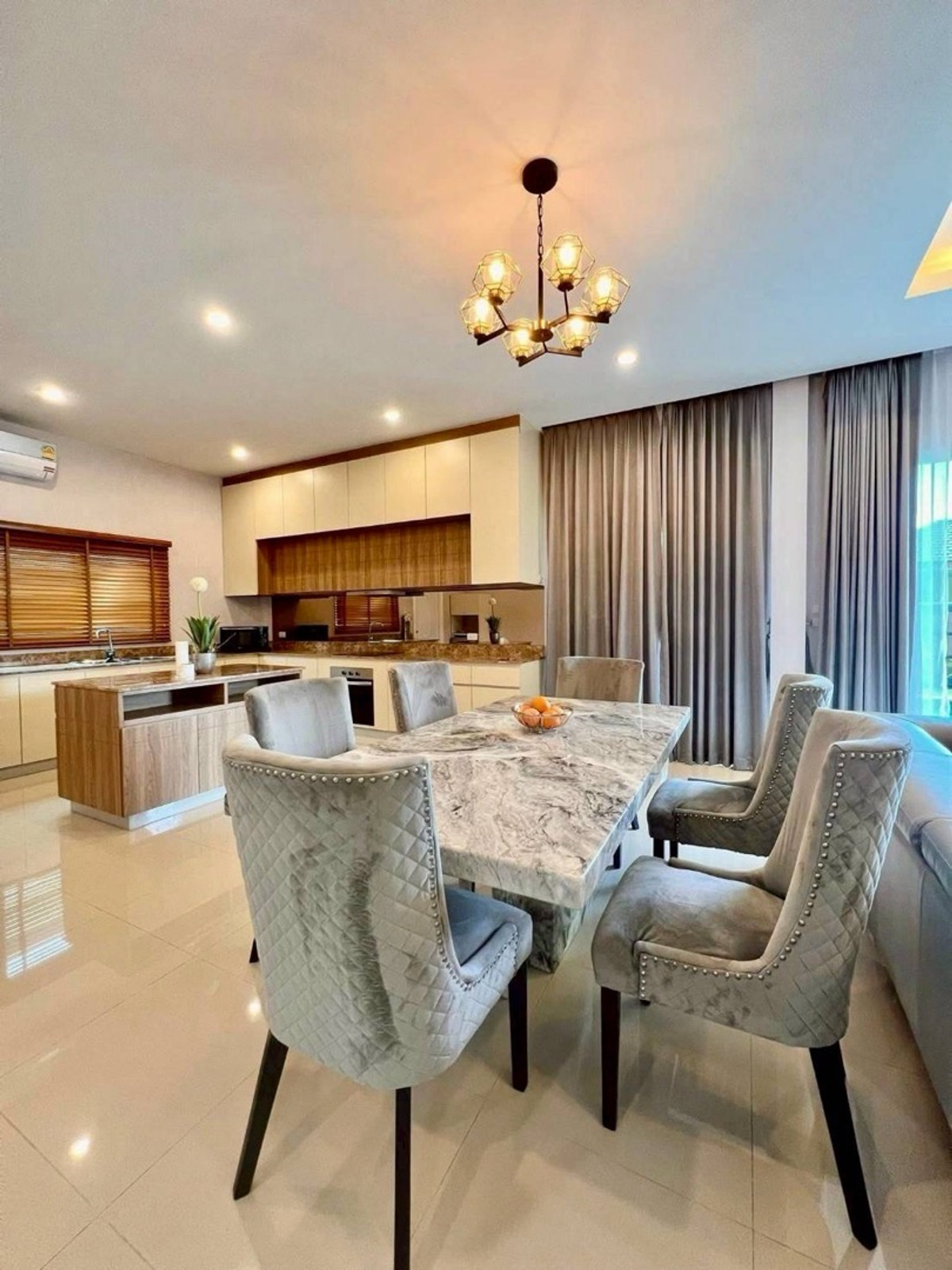 ให้เช่าพัทยา บางแสน ชลบุรี สัตหีบ : เช่าด่วนบ้านชั้นเดียวพูลวิลล่า โครงการ Gerden Ville ห้วยใหญ่ ขนาด 115 ตร.ว. พื้นที่ 460 ตร.ม. 3 ห้องนอน 3 ห้องน้ำ ราคาพิเศษ 60,000 บาท