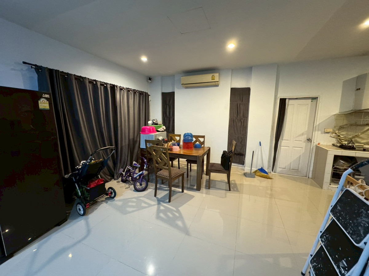 ขายด่วน ถูกมาก บ้านเดี่ยว 2ชั้น หมู่บ้าน พฤกษ์พิมาน5 กาญจนาภิเษก-ลาดปลาดุก ที่ดินขนาด 51.80 ตร.วา 3นอน 3น้ำ บรรยากาศดี เดินทางสะดวก สนใจติดต่อ สุเมธ 061-949-8888 Loading...