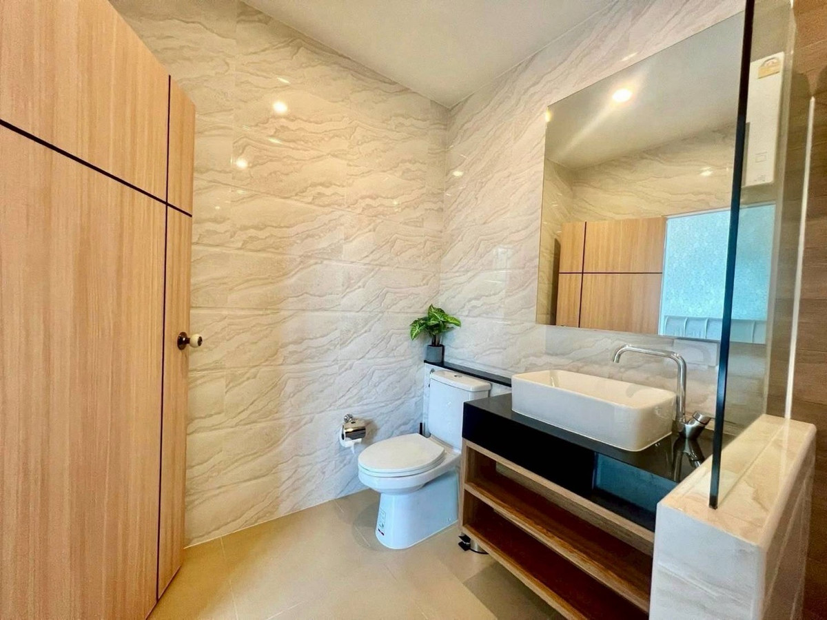 ให้เช่าพัทยา บางแสน ชลบุรี สัตหีบ : เช่าด่วนบ้านชั้นเดียวพูลวิลล่า โครงการ Gerden Ville ห้วยใหญ่ ขนาด 115 ตร.ว. พื้นที่ 460 ตร.ม. 3 ห้องนอน 3 ห้องน้ำ ราคาพิเศษ 60,000 บาท