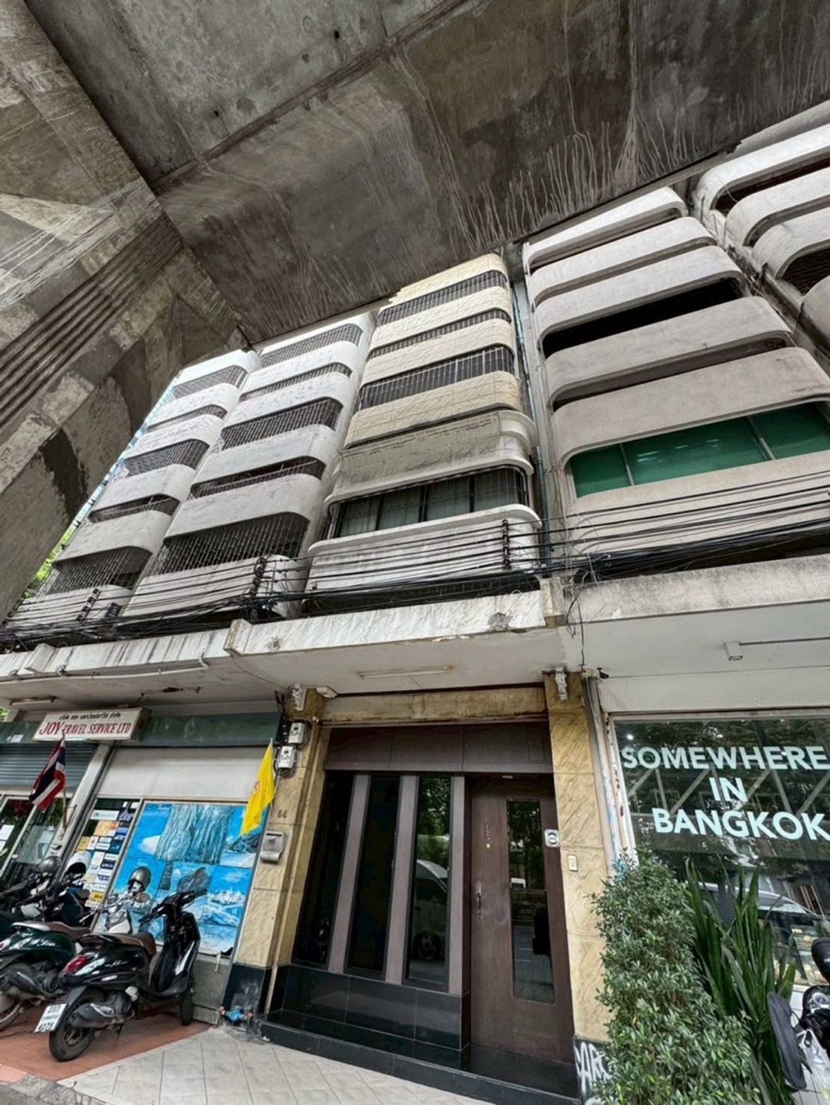 ให้เช่าอาคารพาณิชย์สาทร นราธิวาส : ให้เช่า อาคารพาณิชย์ 5.5 ชั้น 1 คู BTS ช่องนนทรี และ สีลม มีที่จอดรถใกล้เคียง