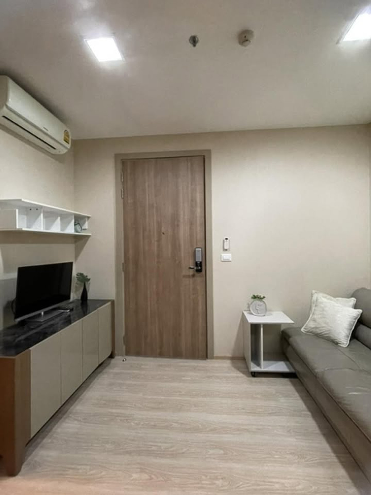 ให้เช่าคอนโดพระราม 9 เพชรบุรีตัดใหม่ RCA : เช่าคอนโด Condolette Midst Rama 9/คอนโดเลต มิสท์ พระราม 9 (B6811008)