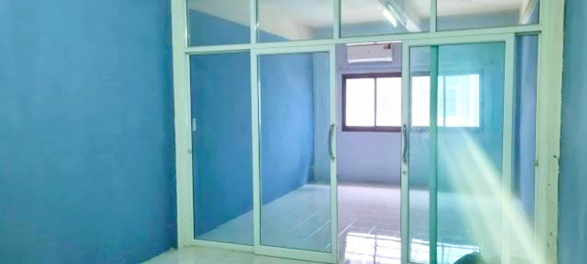 เซ็นทรัล พระราม 3 2.2 กม. ให้เช่าตึกแถว 3 ชั้น+ดาดฟ้า 21 ตร.วา. จันทน์19-27 BTS เซนต์หลุยส์ 1.7 กม.สภาพดี 3 นอน 3 น้ำ Loading...