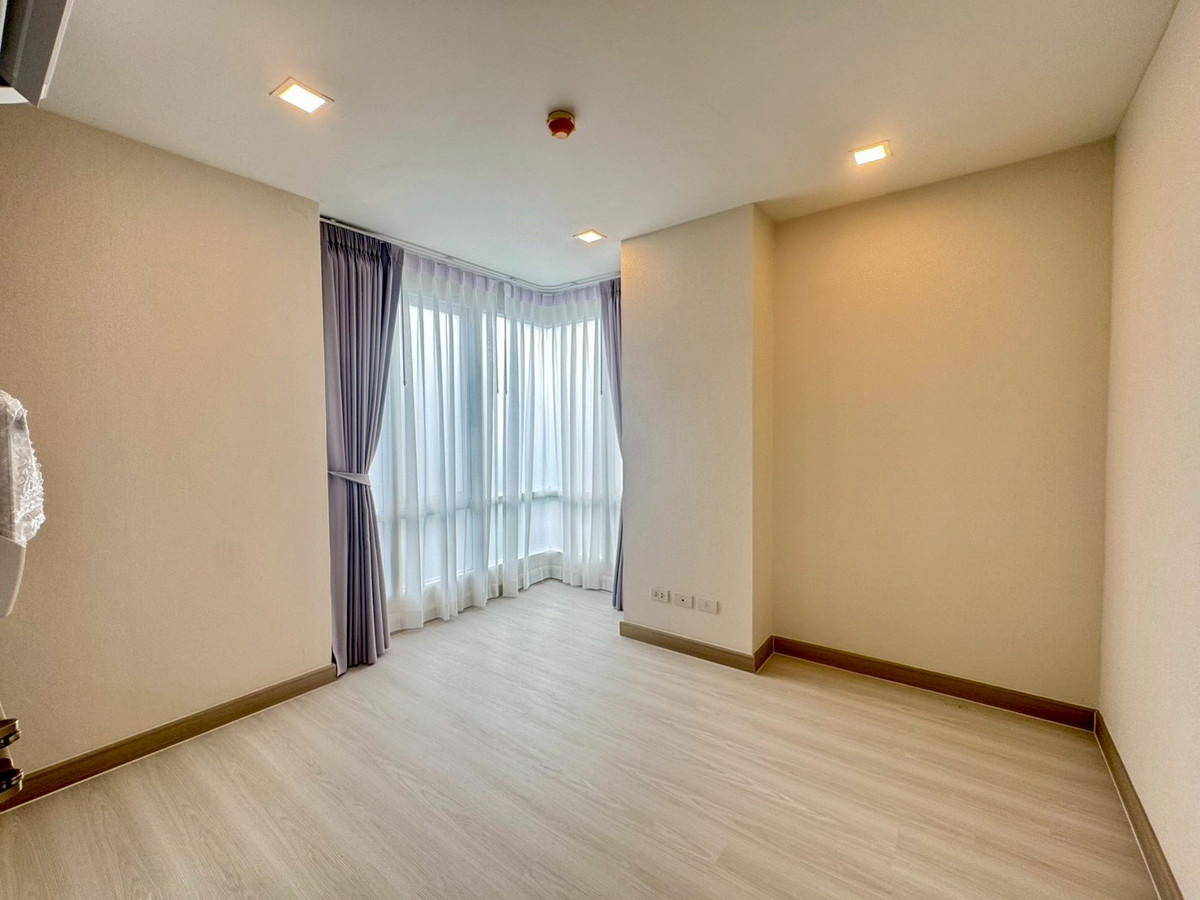 🏡 ขายคอนโด ห้องมุม ไม่ติดใคร พร้อมอยู่ทันที 📍 อาคาร 3 ชั้น 2 📏 ขนาด 40 ตร.ม. 🛏️ 2 ห้องนอน | 🛁 1 ห้องน้ำ 💰 ราคาขายเพียง 1.69 ล้านบาทเท่านั้น ห้องมุมโล่ง โปร่ง อากาศถ่ายเทดี เป็นส่วนตัว เงียบสงบ เหมาะสำหรับอยู่อาศัยหรือซื้อไว้ลงทุน ปล่อยเช่าก็คุ้ม 🛋️ Loading...