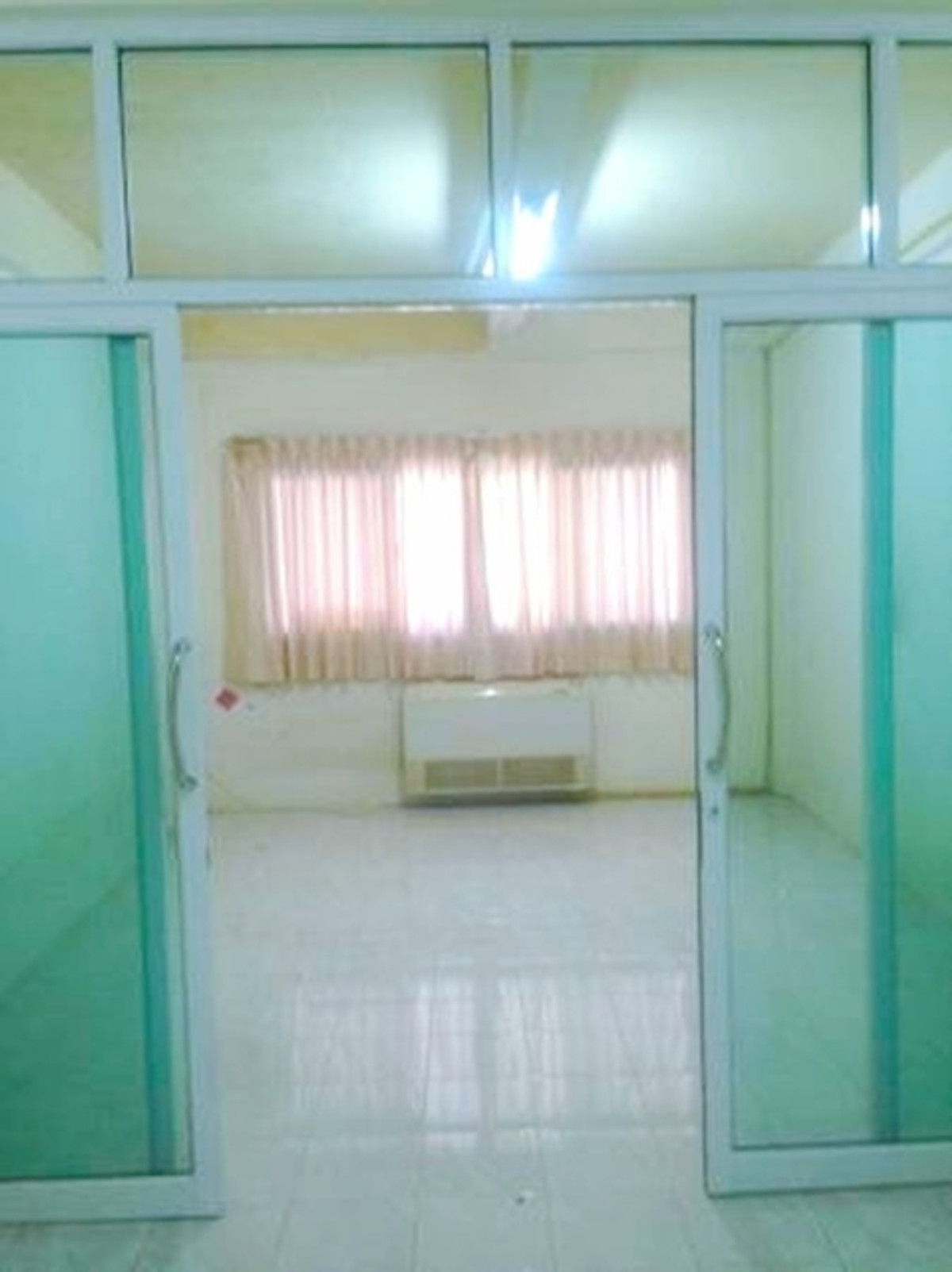 เซ็นทรัล พระราม 3 2.2 กม. ให้เช่าตึกแถว 3 ชั้น+ดาดฟ้า 21 ตร.วา. จันทน์19-27 BTS เซนต์หลุยส์ 1.7 กม.สภาพดี 3 นอน 3 น้ำ Loading...