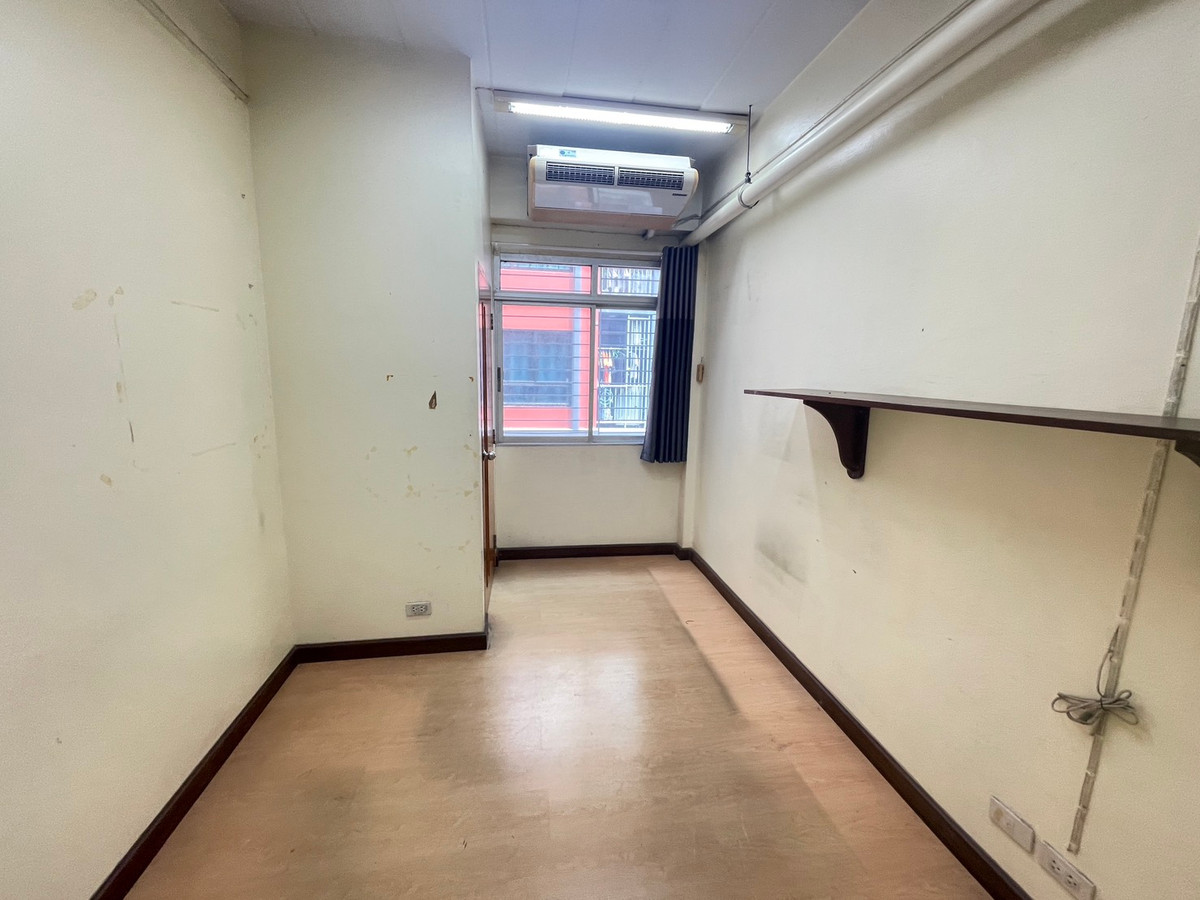 For SaleShop HouseRamkhamhaeng, Hua Mak : Urgent sale, 2 commercial buildings, Soi Ramkhamhaeng 12.