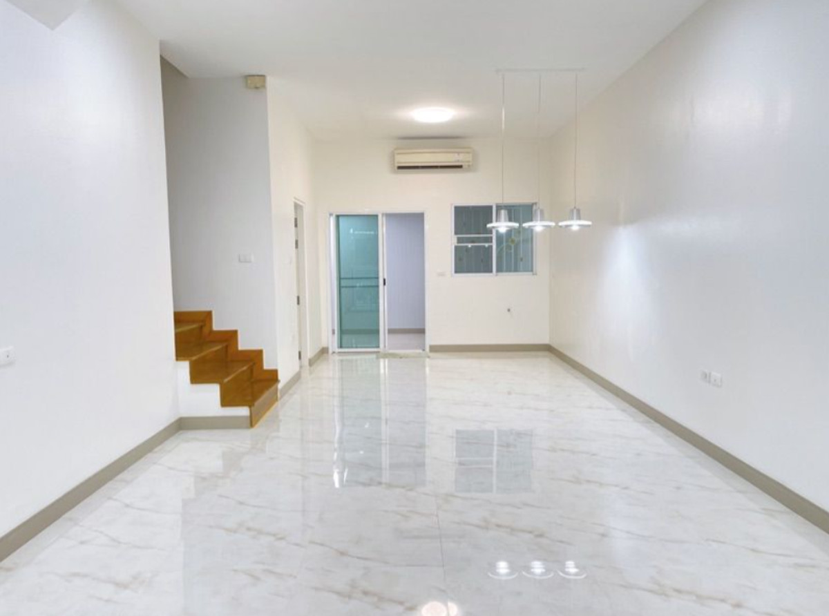 ขายราคาดีที่สุดซิตี้เซนส์ ประชาชื่น ใกล้เดอะมอล์งามวงศ์วาน รีโนเวทใหม่ทั้งหลัง พร้อมอยู่ทันที 064-974-2441 Loading...