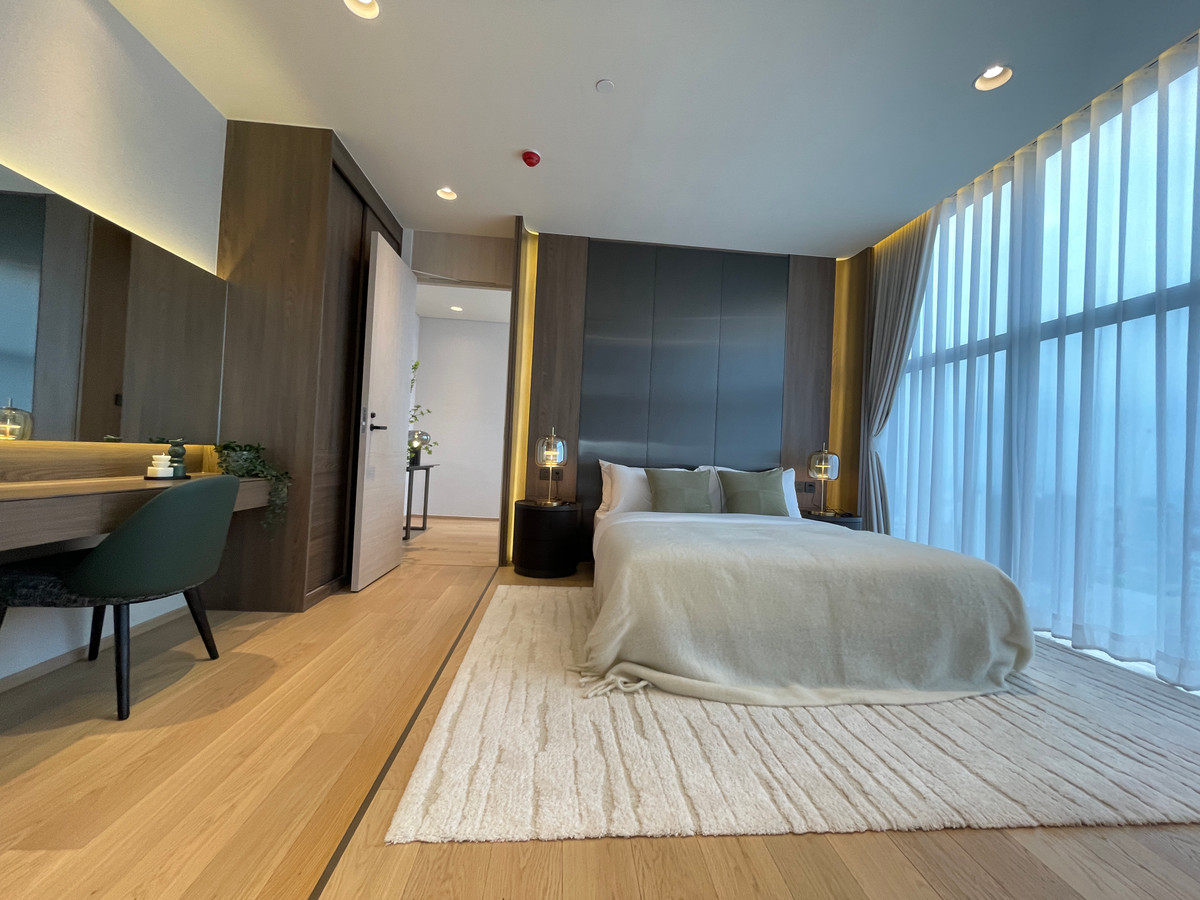 For SaleCondoRatchathewi,Phayathai : CONNER Ratchathewi | Super Luxury Penthouse, 3 floors, 270 degree view, near BTS Ratchathewi, the newest Super Luxury condo from The Creators HQ, outstanding with the Vertical Forest concept - an 80 meter high sky garden planted with over 145,987+ trees, 