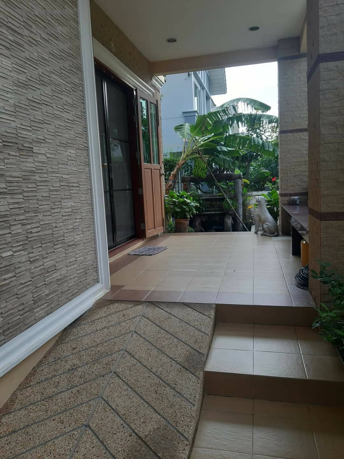 ขายบ้านสมุทรปราการ สำโรง : 96836 - ขายบ้านเดี่ยวที่คุ้มราคา 2 ระเบียงด้านหน้าติดทะเลสาป ล้อมรอบด้วยสวนสีเขียวมีพื้นที่สำหรับใช้วีลแชร์ได้ โครงการบ้านเดี่ยวสุดหรู เพอร์เฟคเพลสลาดกระบัง 4 สุขุมวิท77