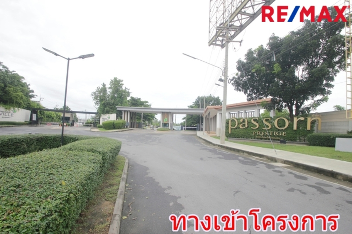 For SaleHousePhutthamonthon, Salaya : Single house for sale, Passorn Phetkasem Sai 4, Pinklao, new house, never lived in, selling at a loss, complete with real wood furniture throughout, air conditioner, refrigerator, light curtains, 61.9 square meters, beginning of the project.