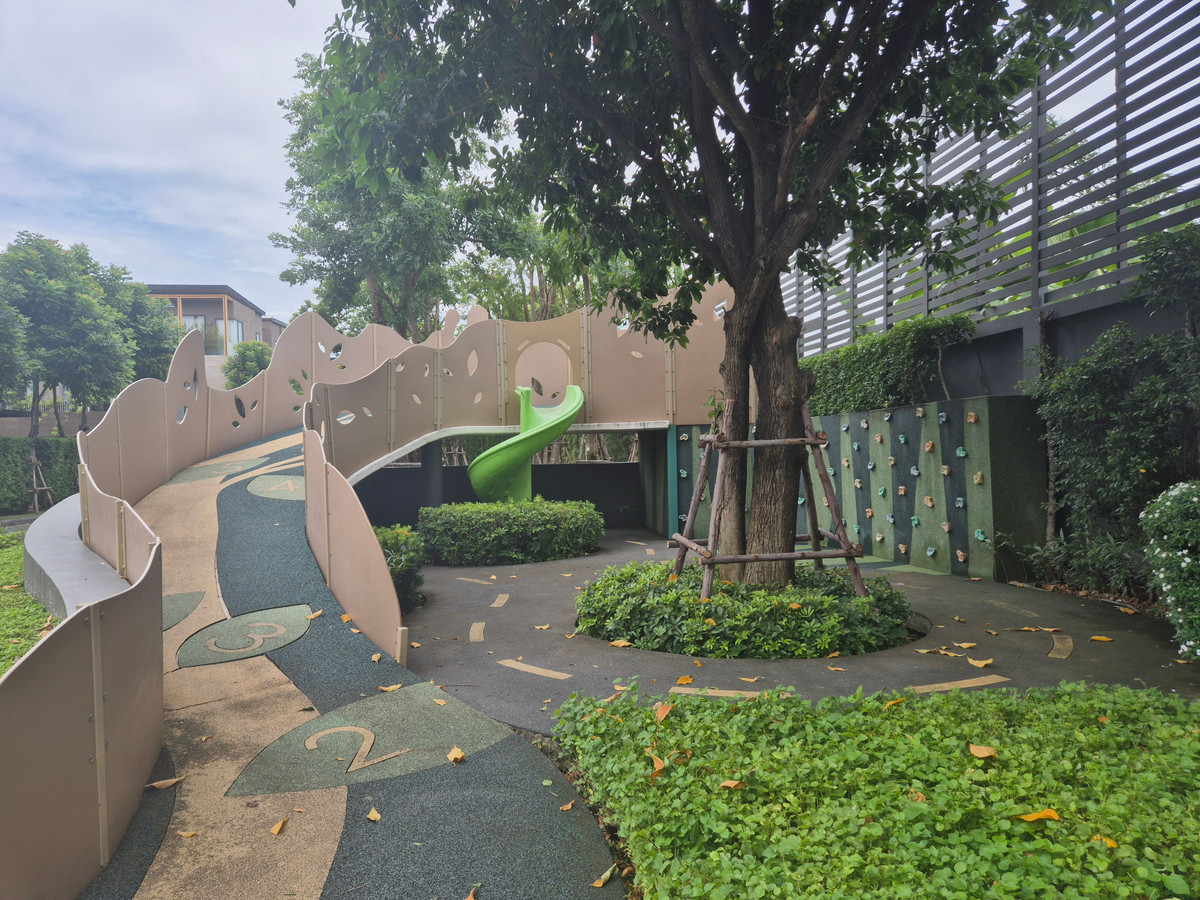 ให้เช่าบ้านพัฒนาการ ศรีนครินทร์ : ( ให้เช่าบ้านเดี่ยว 3 ชั้น! ) 4 ห้องนอน 5 ห้องน้ำ Vana Residence พระราม 9 - ศรีนครินทร์ (กรุงเทพกรีฑาตัดใหม่)