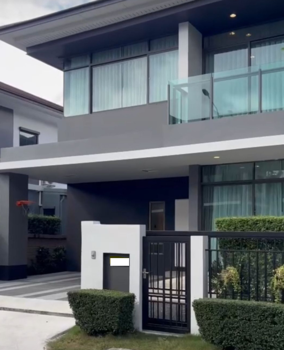 For RentHousePattanakan, Srinakarin : For rent, 57 sq m, 4 bedrooms, 3 bathrooms, 2-story detached house, Setthasiri, Krungthep Kreetha.