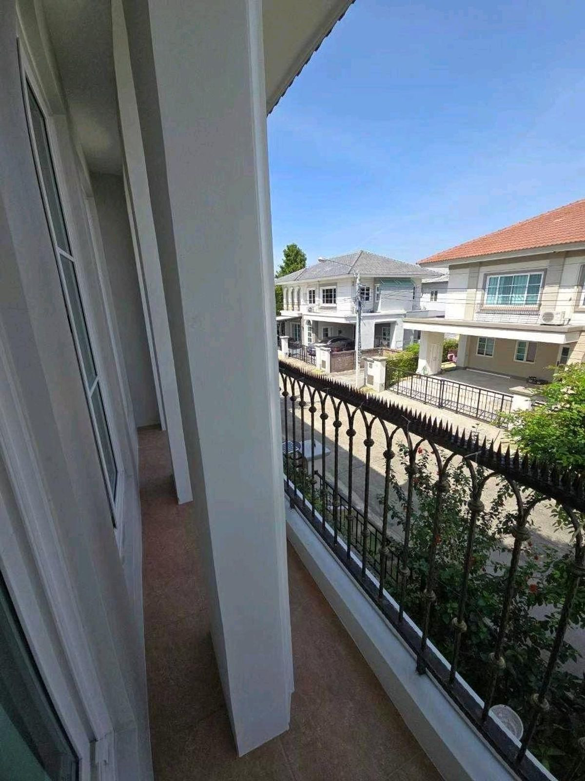 For SaleHouseLadkrabang, Suwannaphum Airport : Casa Grand On Nut-Wong Wian, located on Sukhaphiban 2 Road and On Nut Expressway Road.