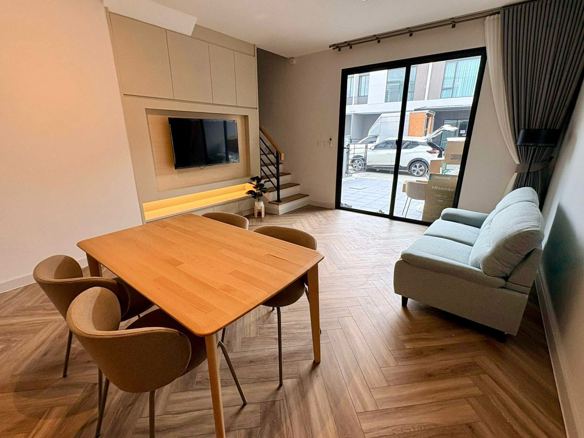 For RentTownhomeBangna, Bearing, Lasalle : 🌟For Rent:Townhome at Pleno Sukhumvit Bangna 3. Two-story townhome features 3 bedrooms|2 bathrooms. Fully built in modern style furnished and decorated.💥Rental Fee: 40,000 THB|month. 