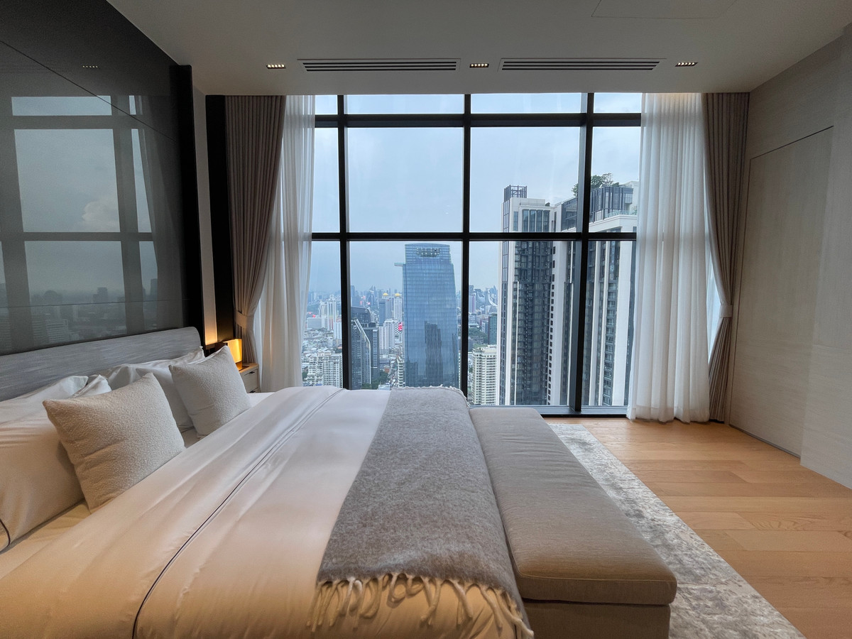 For SaleCondoRatchathewi,Phayathai : CONNER Ratchathewi | Super Luxury Penthouse, 3 floors, 270 degree view, near BTS Ratchathewi, the newest Super Luxury condo from The Creators HQ, outstanding with the Vertical Forest concept - an 80 meter high sky garden planted with over 145,987+ trees, 