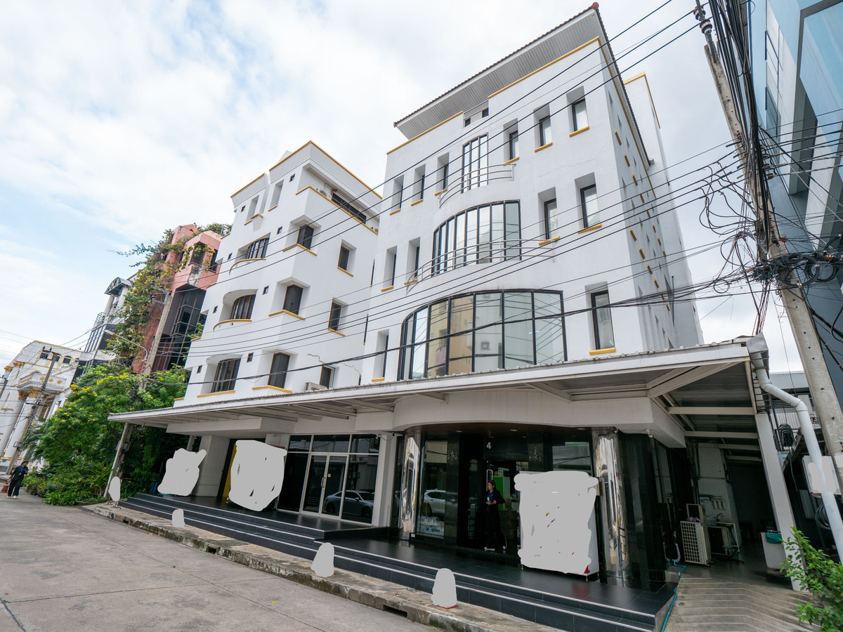 For RentShop HouseRattanathibet, Sanambinna : Building for rent, office building, office for doing business, 5 floors, with elevator, size 50 sq m., area 600 sq m., almost next to Central Rattanathibet. Soi Rattanathibet 30, next to the Purple Line. Nonthaburi Intersection Station 1, near Owl Market 
