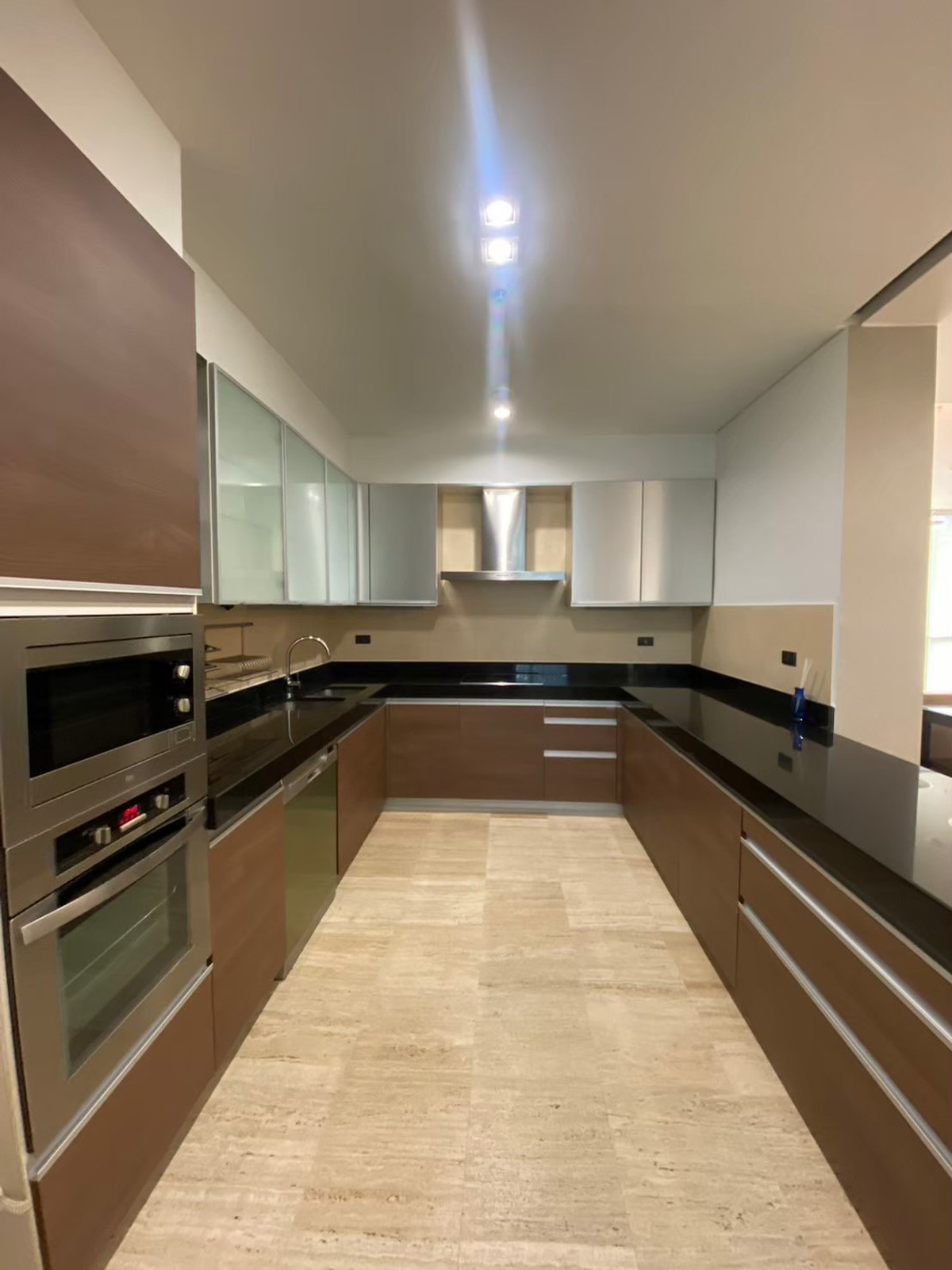 For RentCondoSukhumvit, Asoke, Thonglor : Domus 18 Condominium Luxury 3 Bedrooms for Rent