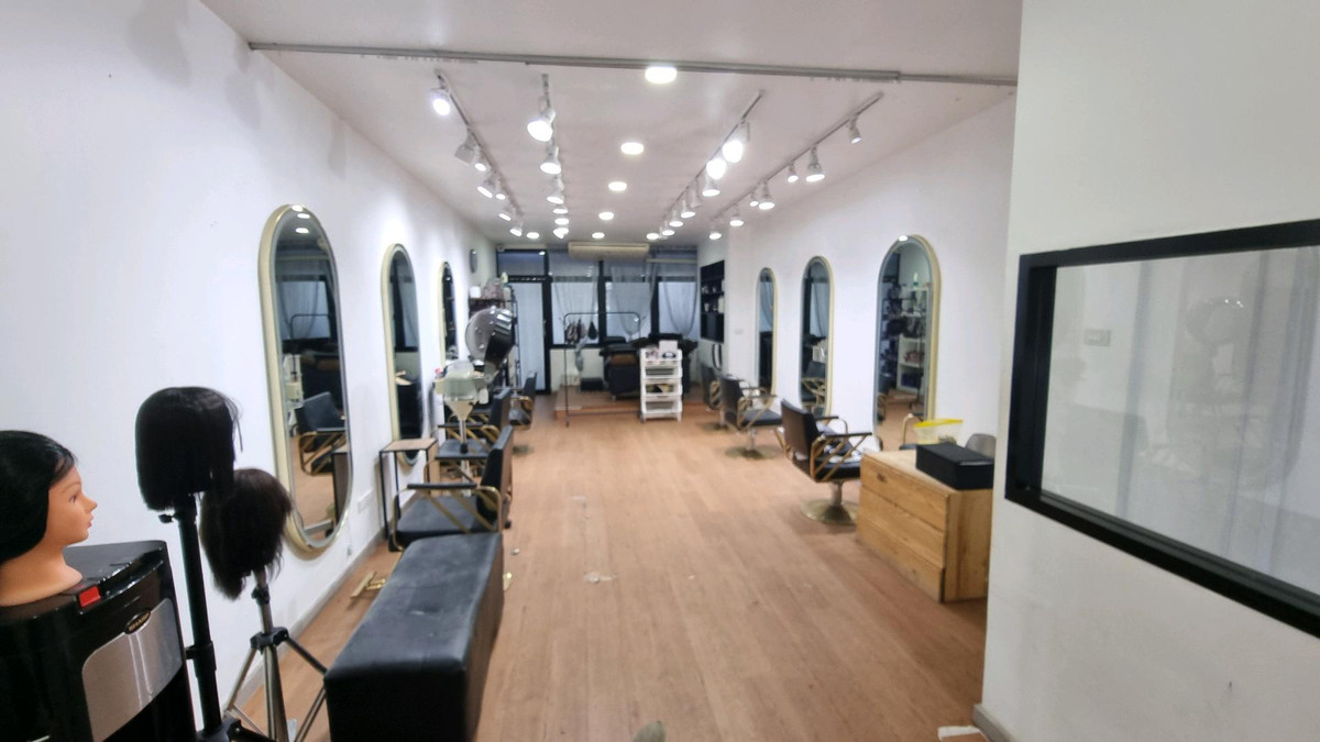 ให้เช่าอาคารพาณิชย์สุขุมวิท อโศก ทองหล่อ : ให้เช่าอาคาร 4 ชั้น สุขุมวิท (พร้อมพงษ์ – ทองหล่อ)

ใกล้ BTS พร้อมพงษ์ / BTS ทองหล่อ
ติดถนนสุขุมวิท (ทำเล PRIME)

เหมาะสำหรับ
ร้านเสริมสวย / สปา / คลินิก / ความงาม / เวชกรรม
ไม่รับร้านอาหาร /