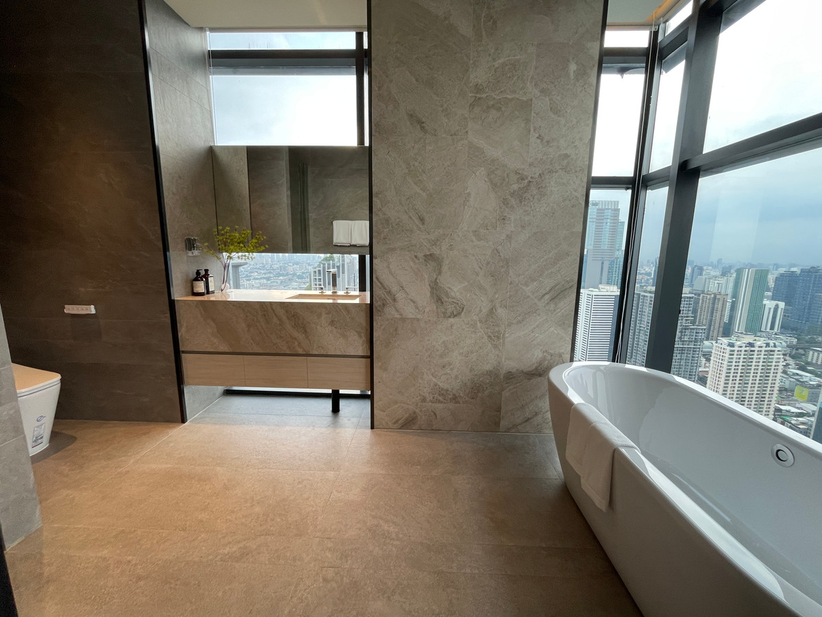 For SaleCondoRatchathewi,Phayathai : CONNER Ratchathewi | Super Luxury Penthouse, 3 floors, 270 degree view, near BTS Ratchathewi, the newest Super Luxury condo from The Creators HQ, outstanding with the Vertical Forest concept - an 80 meter high sky garden planted with over 145,987+ trees, 