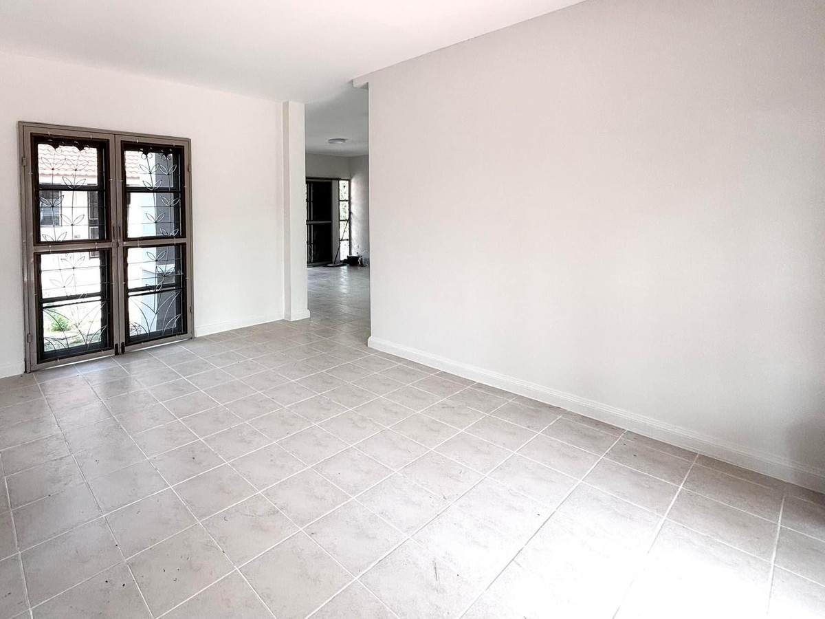 ขายบ้านสมุทรปราการ สำโรง : 83581 - ขายบ้านเดี่ยว 69.7 ตารางวา ขายด่วน! บ้านหลังมุม 2 ชั้น 3 ห้องนอน 3 ห้องน้ำ มีห้องใต้บันได กฤษดาซิตี้เลคแอนด์พาร์ค ใกล้สนามบินสุวรรณภูมิ ใกล้ MEGA