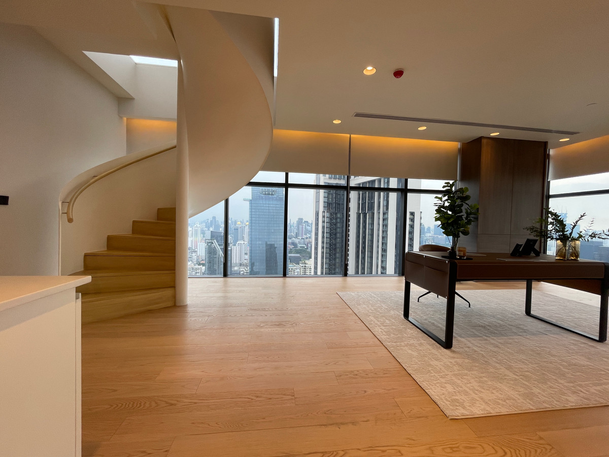 For SaleCondoRatchathewi,Phayathai : CONNER Ratchathewi | Super Luxury Penthouse, 3 floors, 270 degree view, near BTS Ratchathewi, the newest Super Luxury condo from The Creators HQ, outstanding with the Vertical Forest concept - an 80 meter high sky garden planted with over 145,987+ trees, 