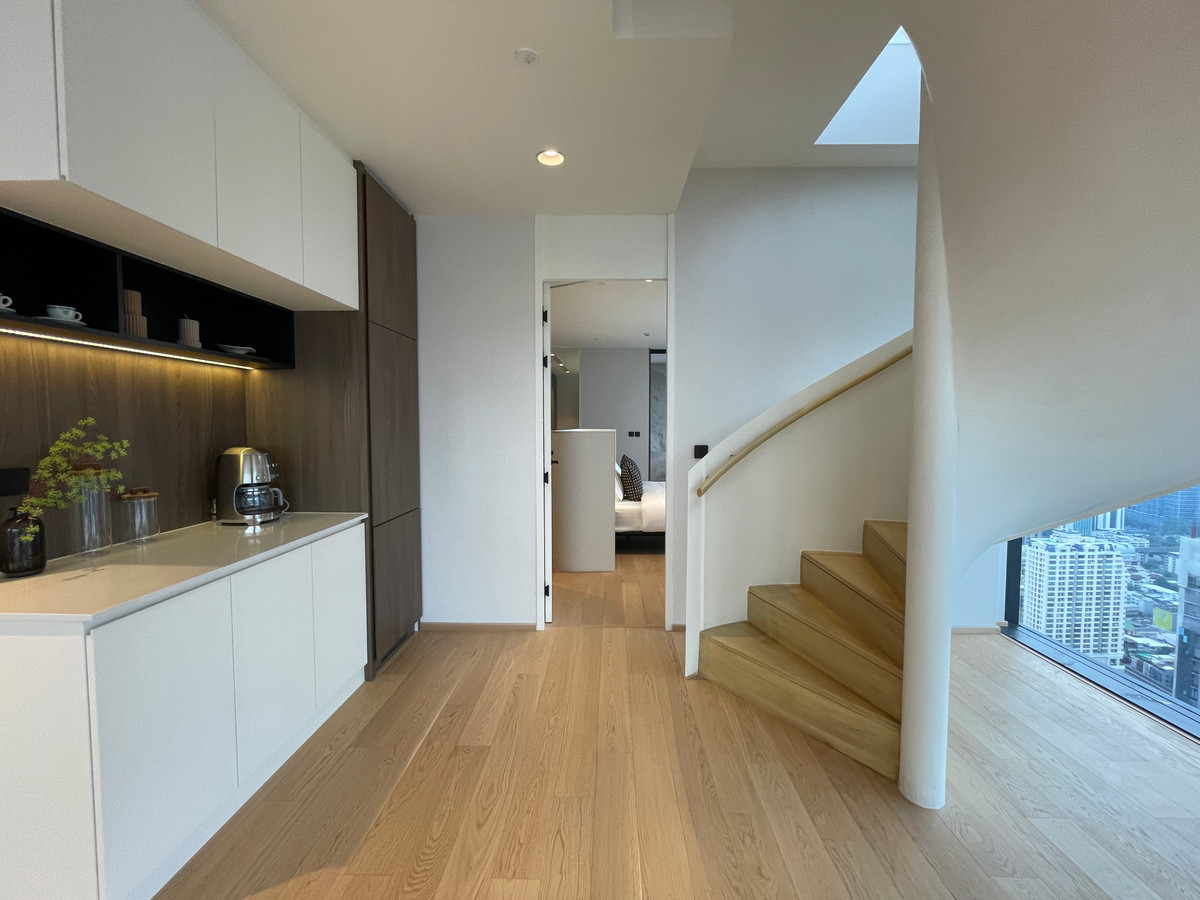 For SaleCondoRatchathewi,Phayathai : CONNER Ratchathewi | Super Luxury Penthouse, 3 floors, 270 degree view, near BTS Ratchathewi, the newest Super Luxury condo from The Creators HQ, outstanding with the Vertical Forest concept - an 80 meter high sky garden planted with over 145,987+ trees, 