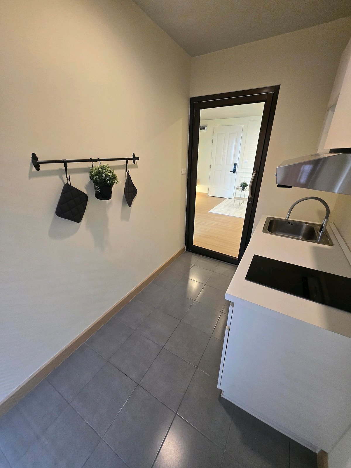 ขายคอนโดบางนา แบริ่ง ลาซาล : ขายคอนโด Nich Mono บางนา รีโนเวทใหม่ 42 ตร.ม. สไตล์ Modern Luxury พร้อมอยู่ ราคา 1.99 ล้านบาท