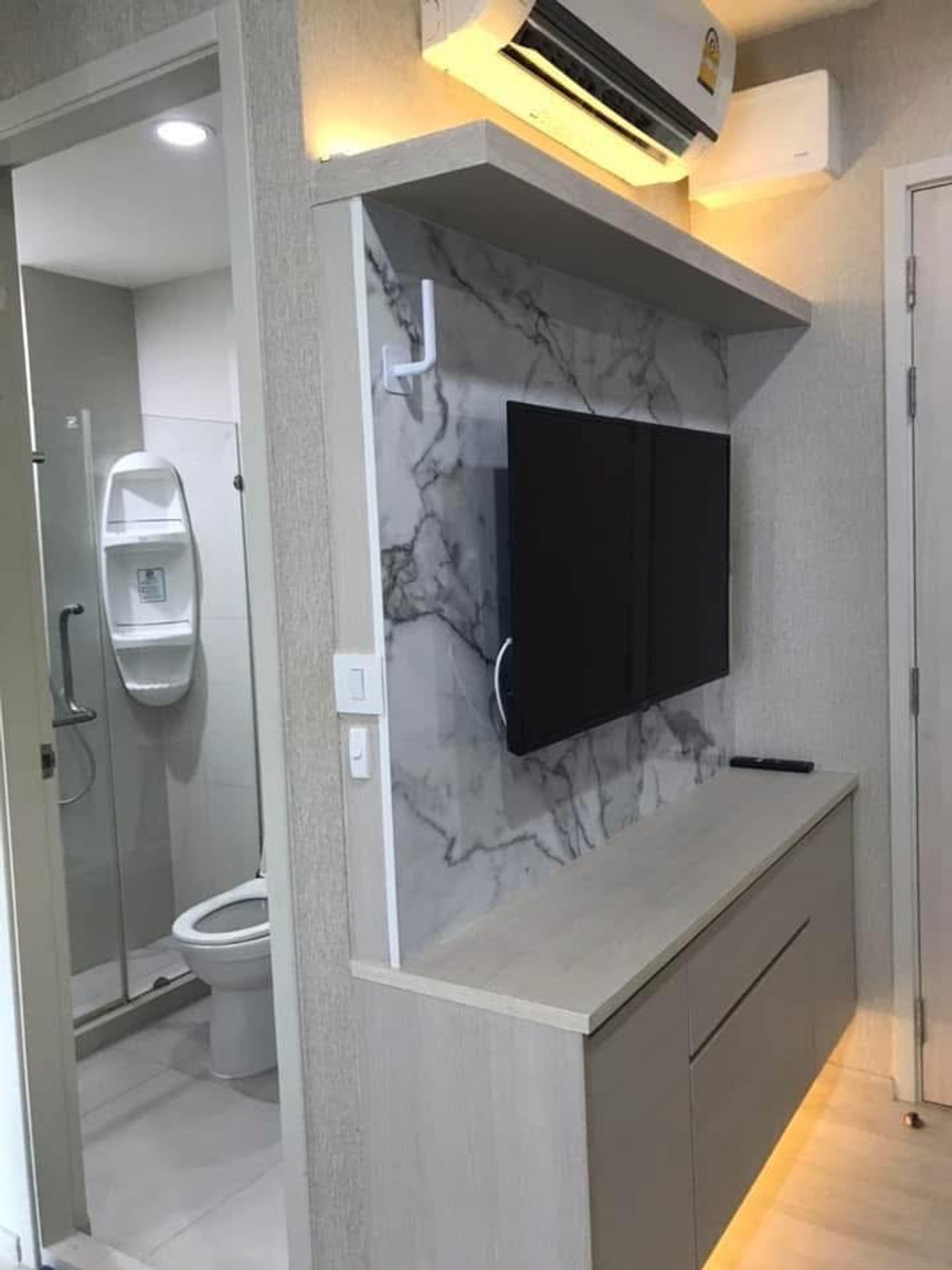 ให้เช่าคอนโดพระราม 9 เพชรบุรีตัดใหม่ RCA : เช่าคอนโด Life Asoke/ไลฟ์ อโศก (B6811011)