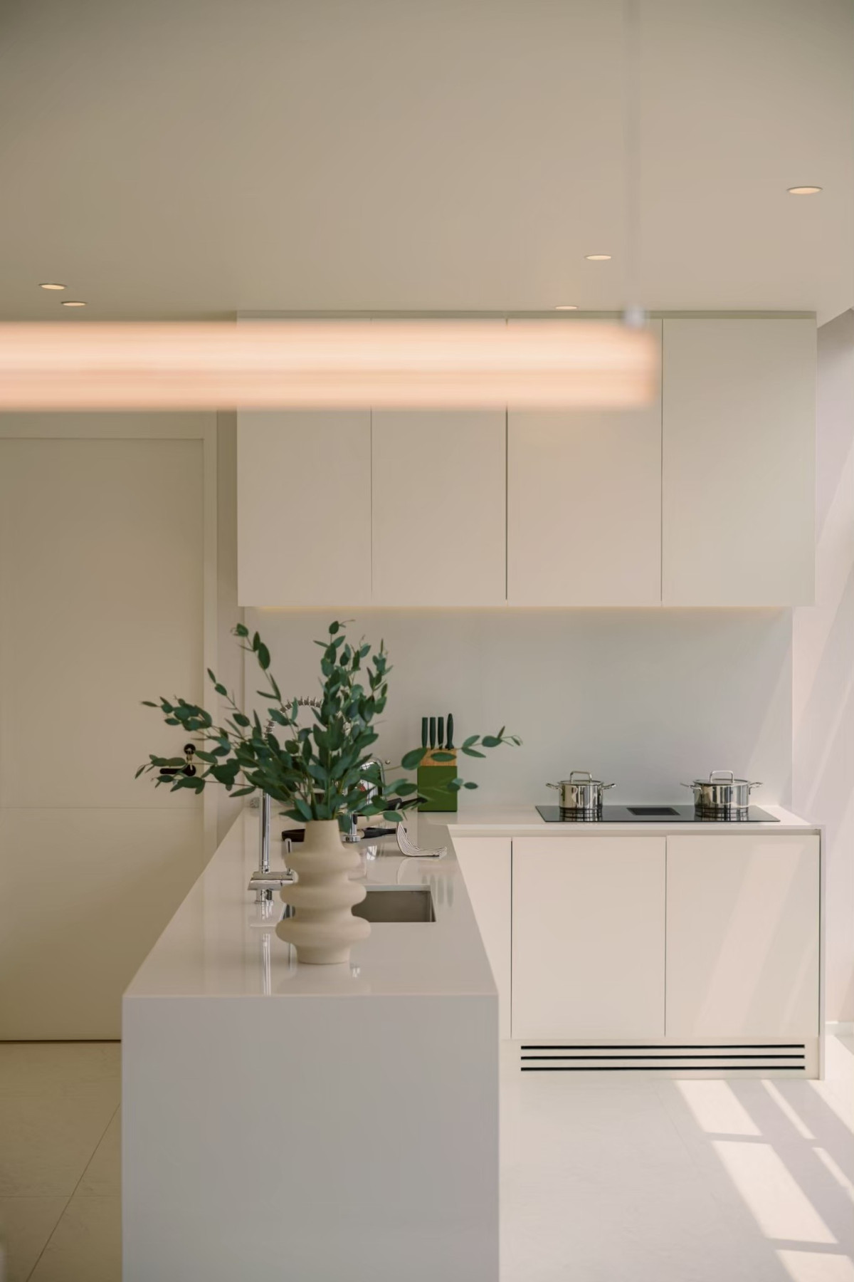 For SaleCondoRatchathewi,Phayathai : CONNER Ratchathewi | Super Luxury Penthouse, 3 floors, 270 degree view, near BTS Ratchathewi, the newest Super Luxury condo from The Creators HQ, outstanding with the Vertical Forest concept - an 80 meter high sky garden planted with over 145,987+ trees, 