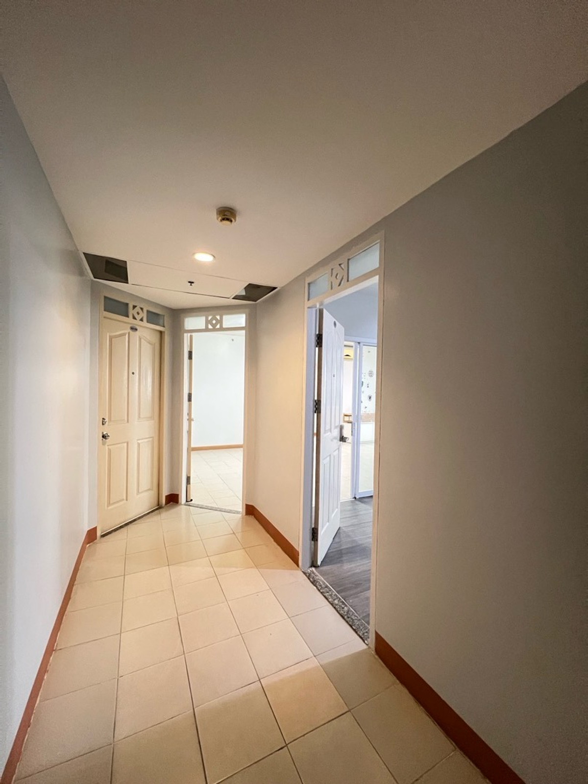 City Home Ratchada–Pinklao condominium, high-rise building, 16th floor, two corner units next to each other, with Chao Phraya River view visible from both sides. Loading...