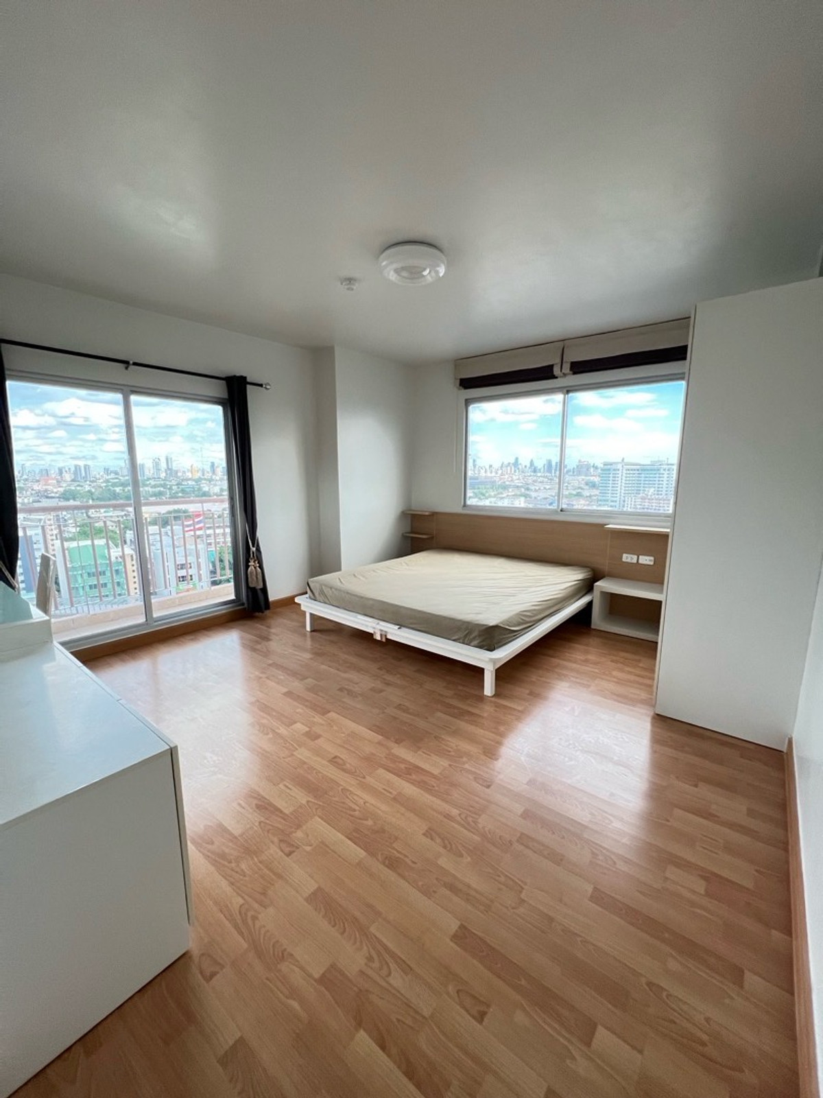 City Home Ratchada–Pinklao condominium, high-rise building, 16th floor, two corner units next to each other, with Chao Phraya River view visible from both sides. Loading...