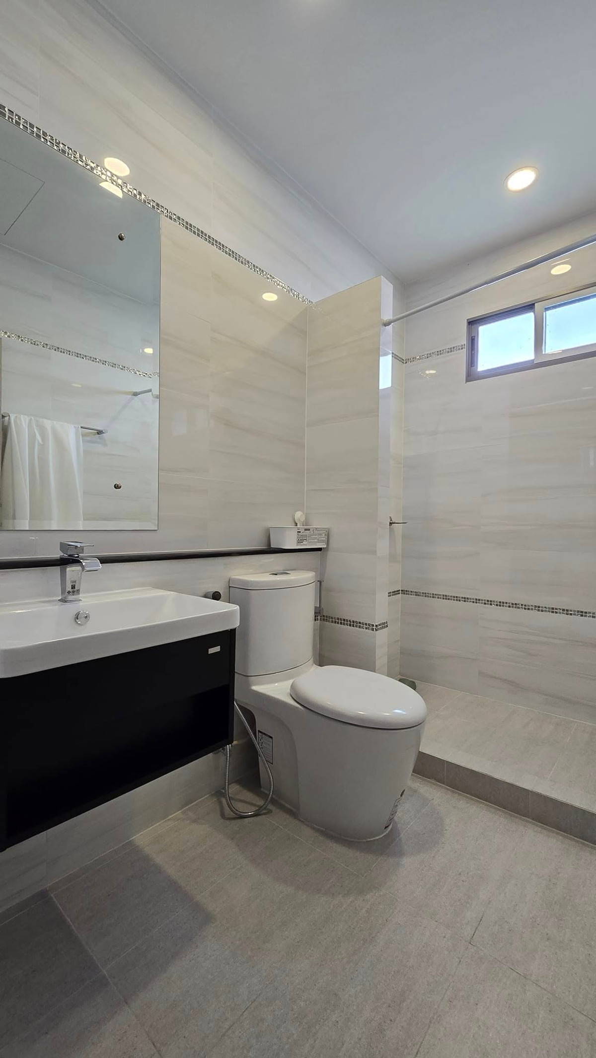 For RentHousePattanakan, Srinakarin : Single house for rent: Perfect Place 2 — New Krungthep Kreetha Road. Beautiful house ready to move in Near international schools / expressways / famous department stores, 2-storey detached house, modern style, on an area of ​​90 square meters, spacious us