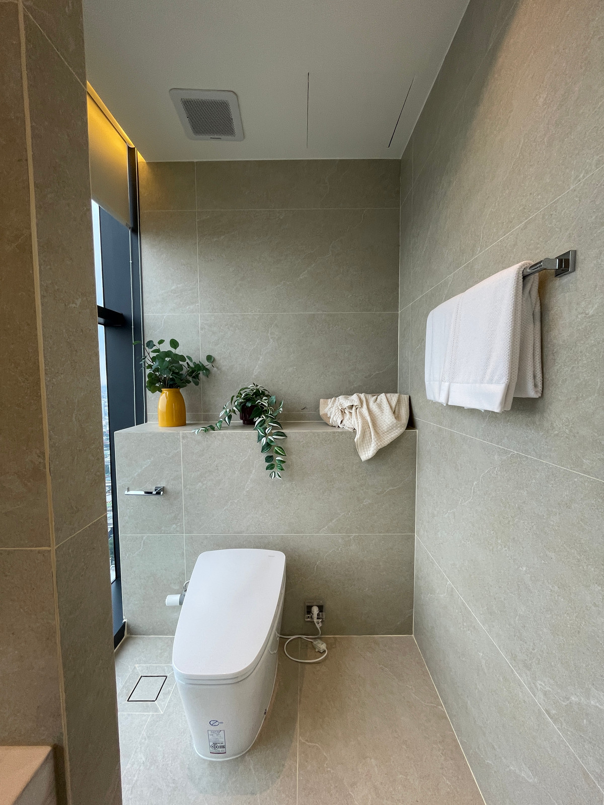 For SaleCondoRatchathewi,Phayathai : CONNER Ratchathewi | Super Luxury Penthouse, 3 floors, 270 degree view, near BTS Ratchathewi, the newest Super Luxury condo from The Creators HQ, outstanding with the Vertical Forest concept - an 80 meter high sky garden planted with over 145,987+ trees, 