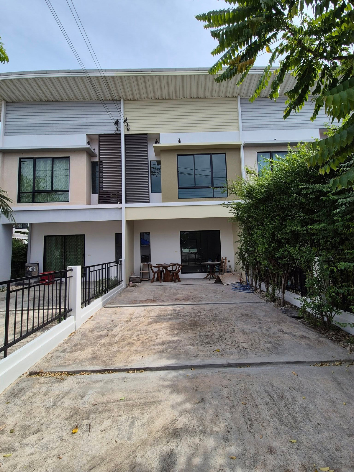 For SaleTownhomeNonthaburi, Bang Yai, Bangbuathong : Townhouse for sale, Townhome, Modi Villa Bang Bua Thong, Modi Villa Bang Bua Thong, near Sombat Buri Market, Central Westgate, Motorway M81.