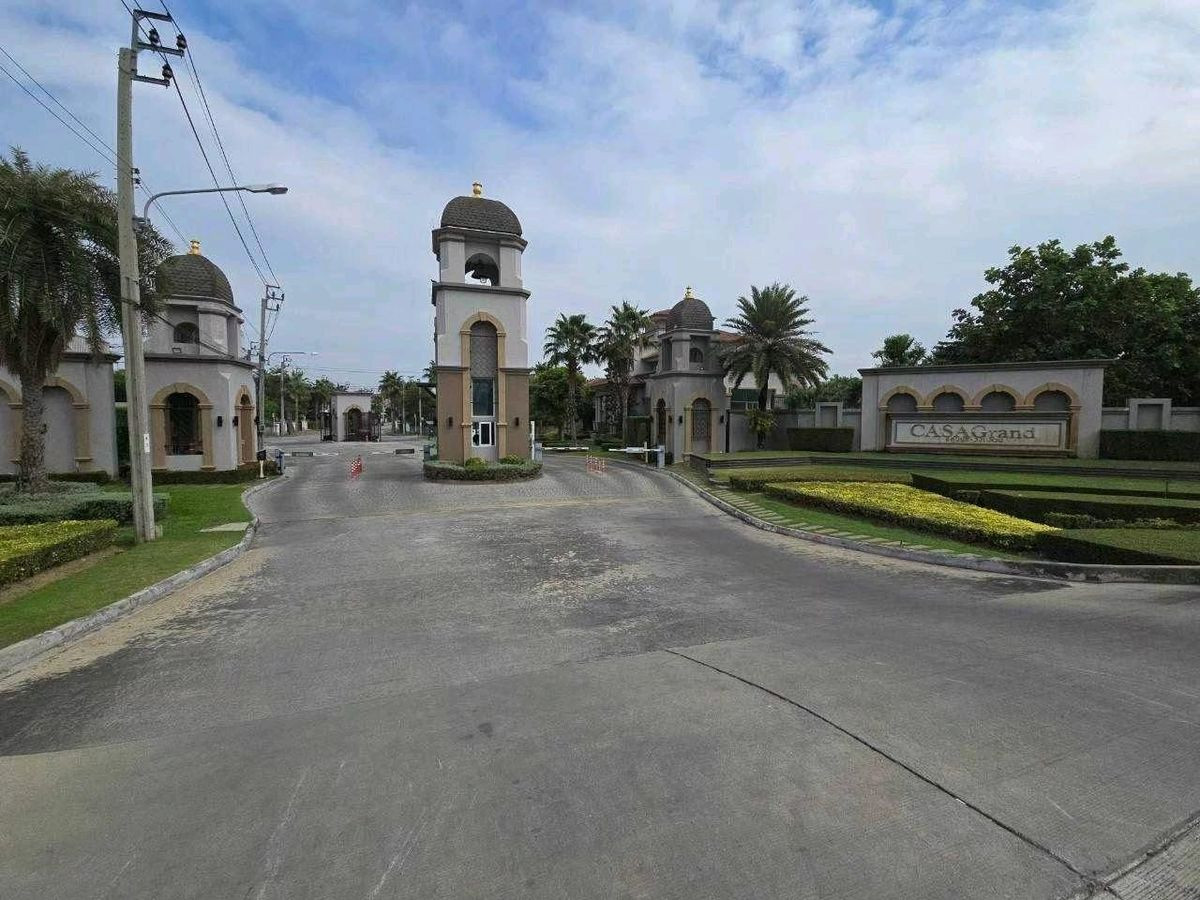 For SaleHouseLadkrabang, Suwannaphum Airport : Casa Grand On Nut-Wong Wian, located on Sukhaphiban 2 Road and On Nut Expressway Road.