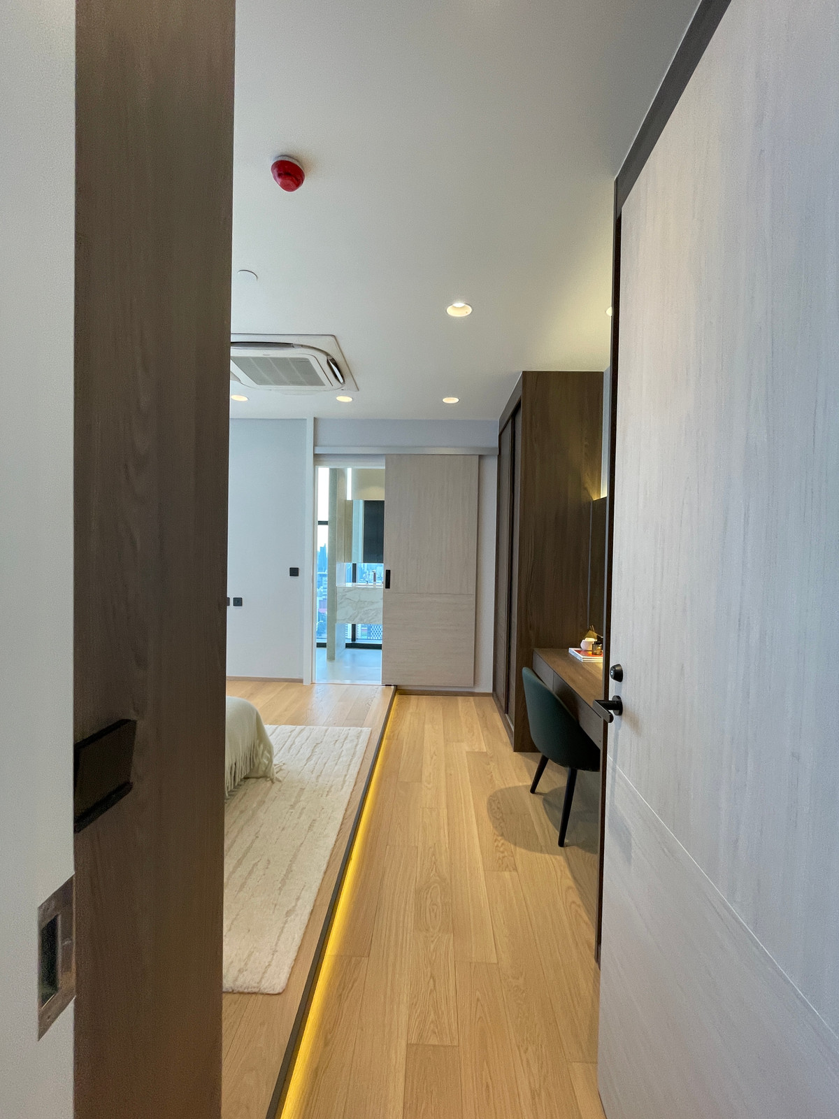 For SaleCondoRatchathewi,Phayathai : CONNER Ratchathewi | Super Luxury Penthouse, 3 floors, 270 degree view, near BTS Ratchathewi, the newest Super Luxury condo from The Creators HQ, outstanding with the Vertical Forest concept - an 80 meter high sky garden planted with over 145,987+ trees, 