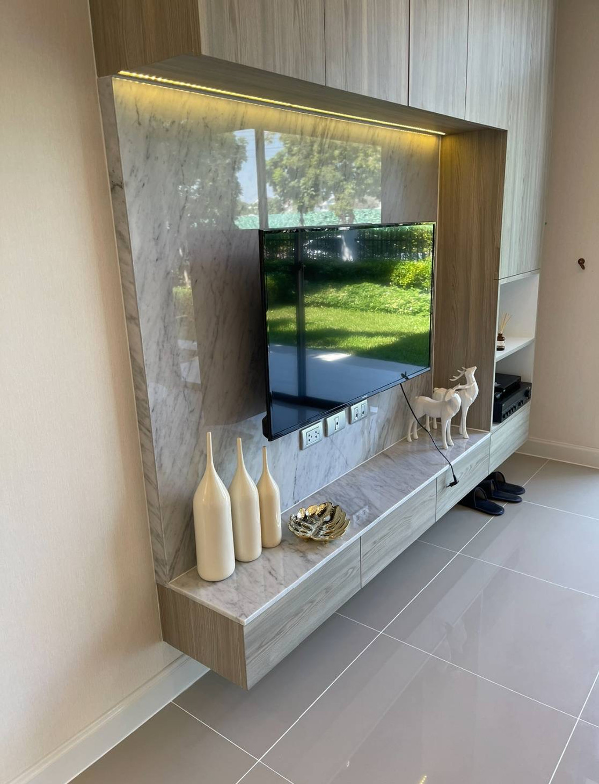 For RentHousePattanakan, Srinakarin : Single house for rent: Perfect Place 2 — New Krungthep Kreetha Road. Beautiful house ready to move in Near international schools / expressways / famous department stores, 2-storey detached house, modern style, on an area of ​​90 square meters, spacious us