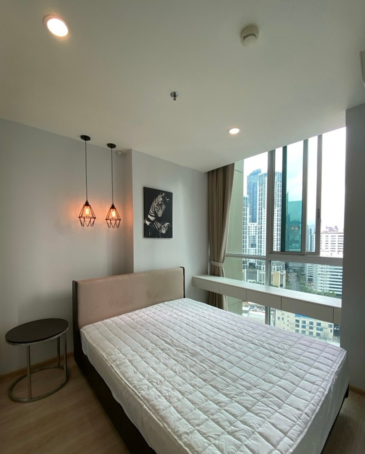 For RentCondoRatchadapisek, Huaikwang, Suttisan : For rent: Noble Revolve Ratchada 2, beautiful, cheap, ready to move in, near MRT Thailand Cultural Center. Interested? Add me on Line @841qqlnr