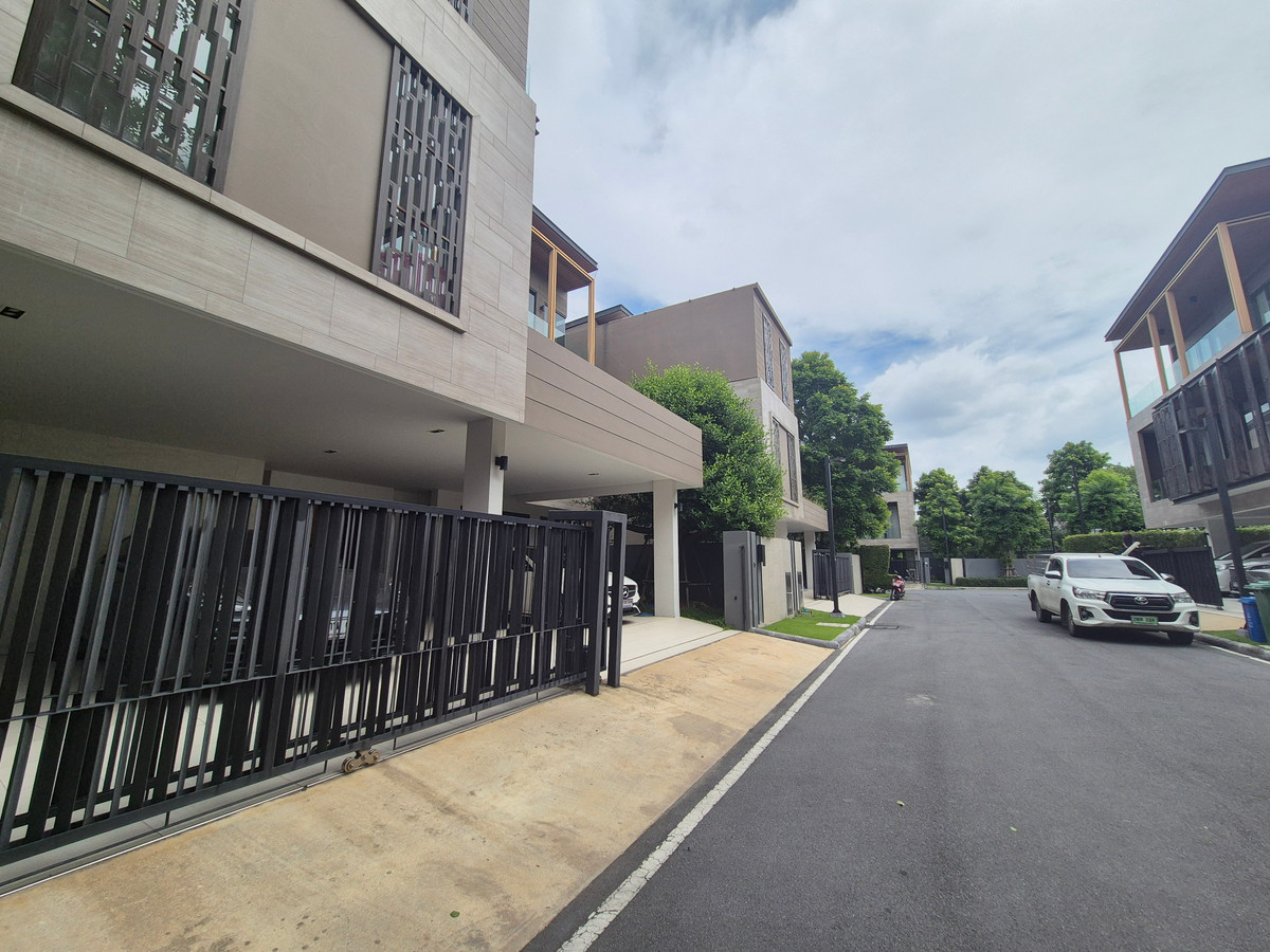 ให้เช่าบ้านพัฒนาการ ศรีนครินทร์ : ( ให้เช่าบ้านเดี่ยว 3 ชั้น! ) 4 ห้องนอน 5 ห้องน้ำ Vana Residence พระราม 9 - ศรีนครินทร์ (กรุงเทพกรีฑาตัดใหม่)